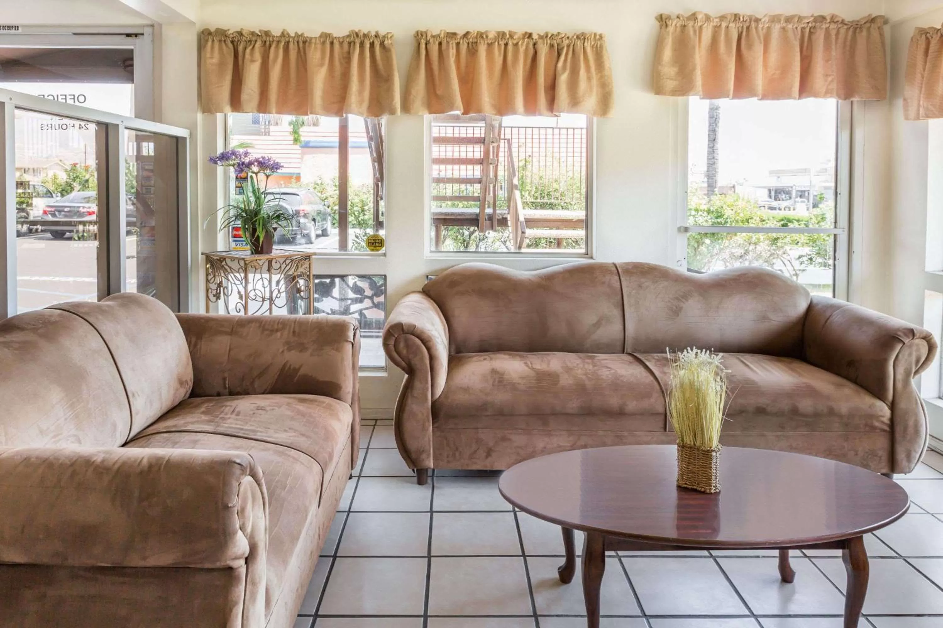 Lobby or reception in Days Inn by Wyndham in San Bernardino