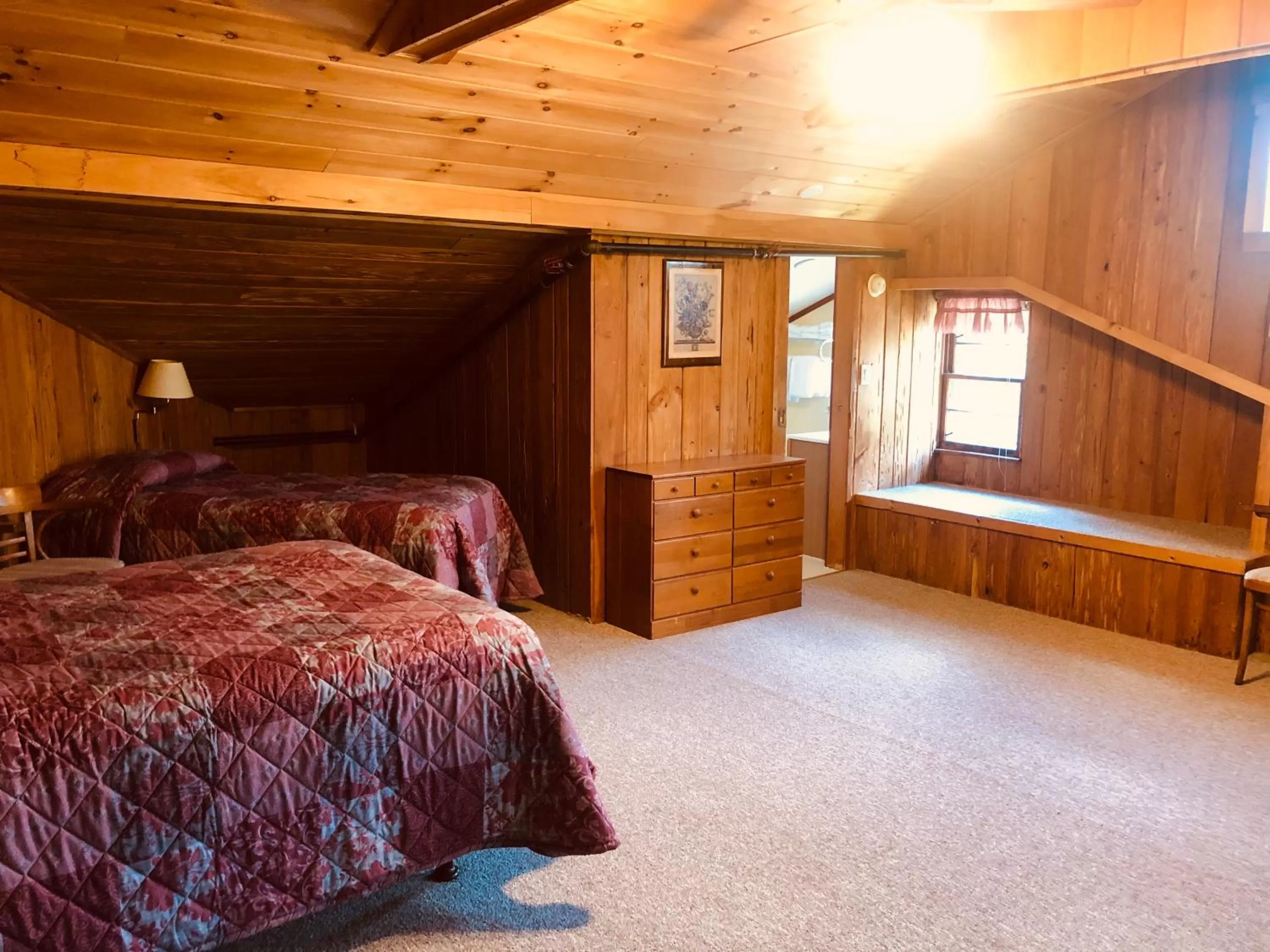 Photo of the whole room in Gray Ghost Inn