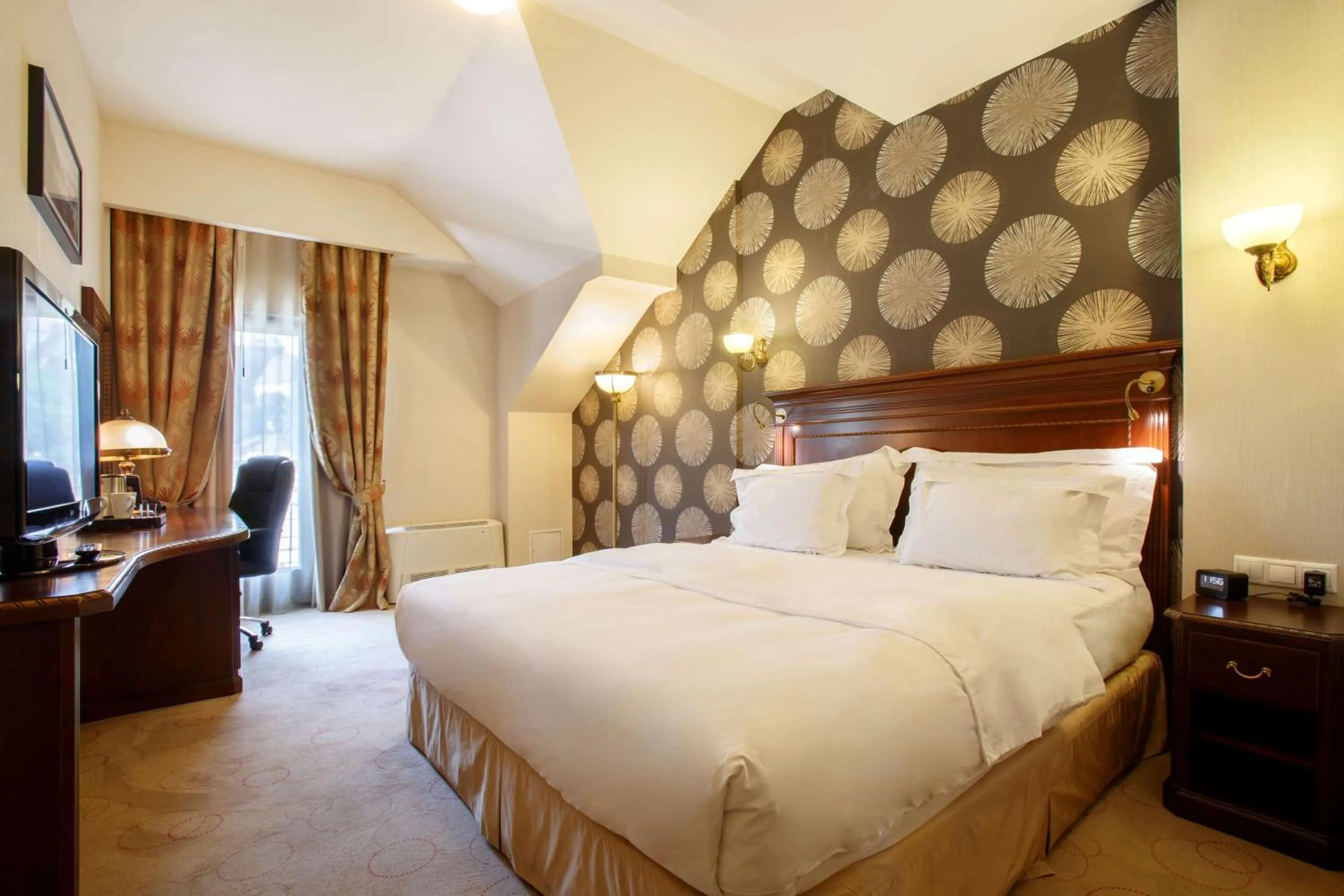 Bed in DoubleTree by Hilton Hotel Sighisoara - Cavaler