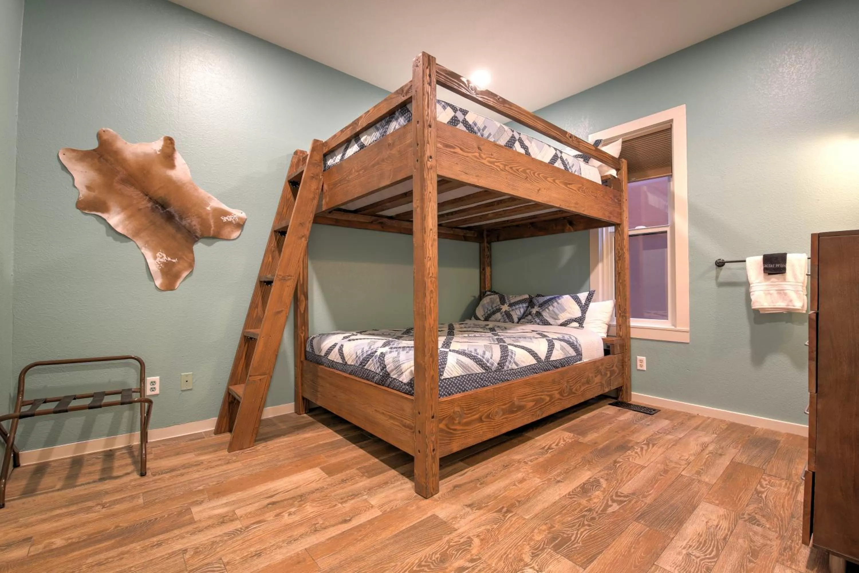 Bedroom, Bed in The Groveland Hotel