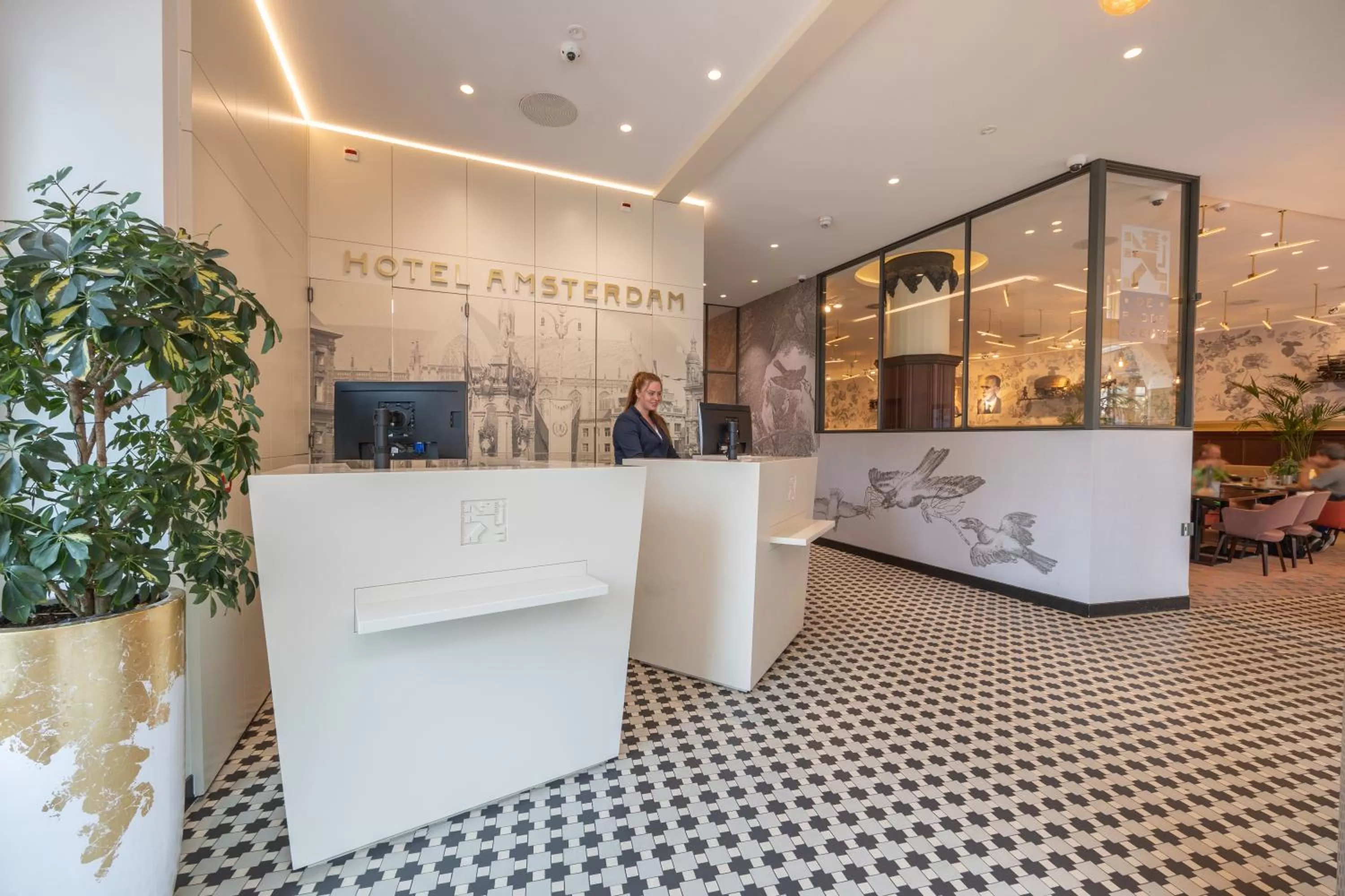 Facade/entrance in Hotel Amsterdam De Roode Leeuw