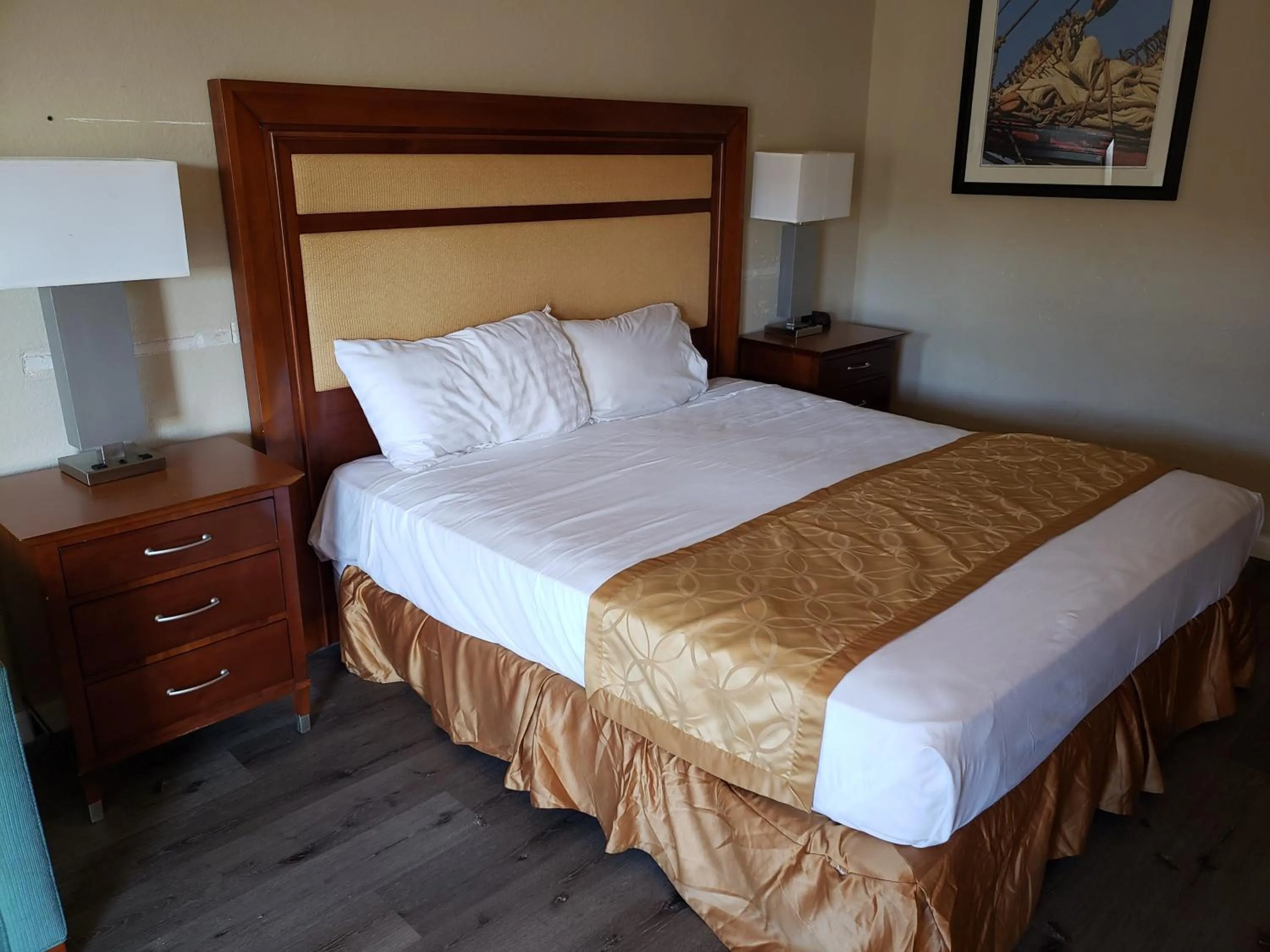 Bed in Knights Inn Kissimmee