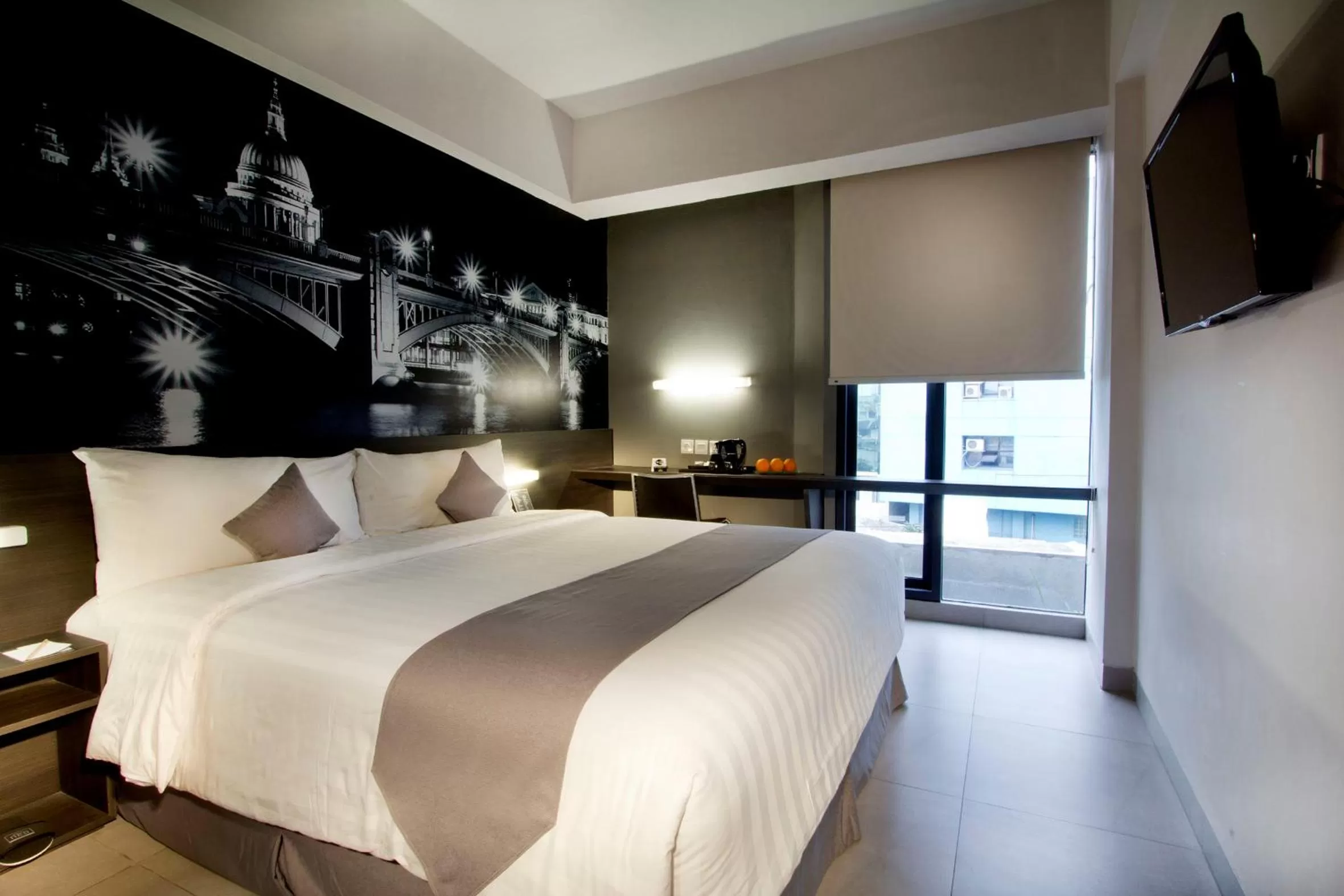 Photo of the whole room, Bed in Neo Hotel Tendean Jakarta by ASTON