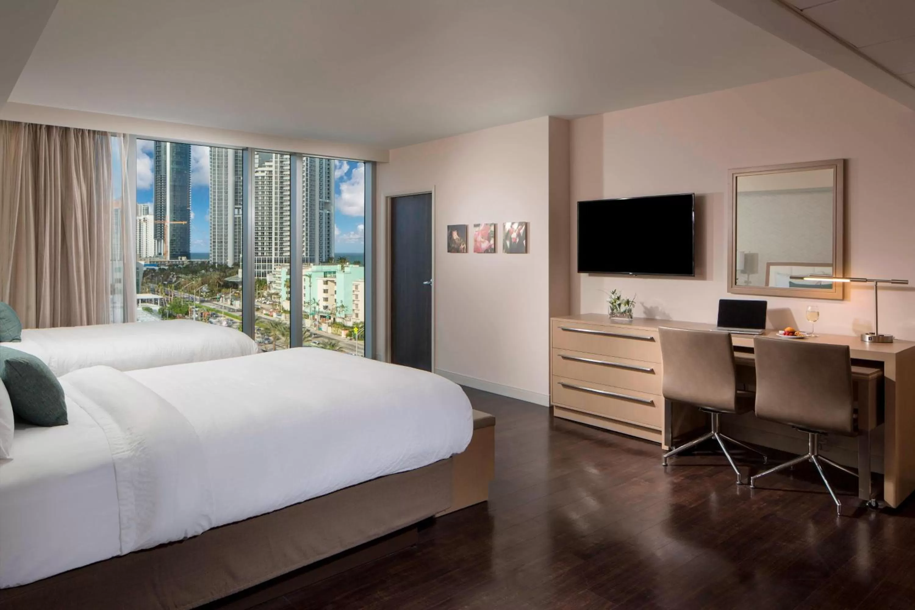 Photo of the whole room, Bed in Residence Inn Miami Sunny Isles Beach