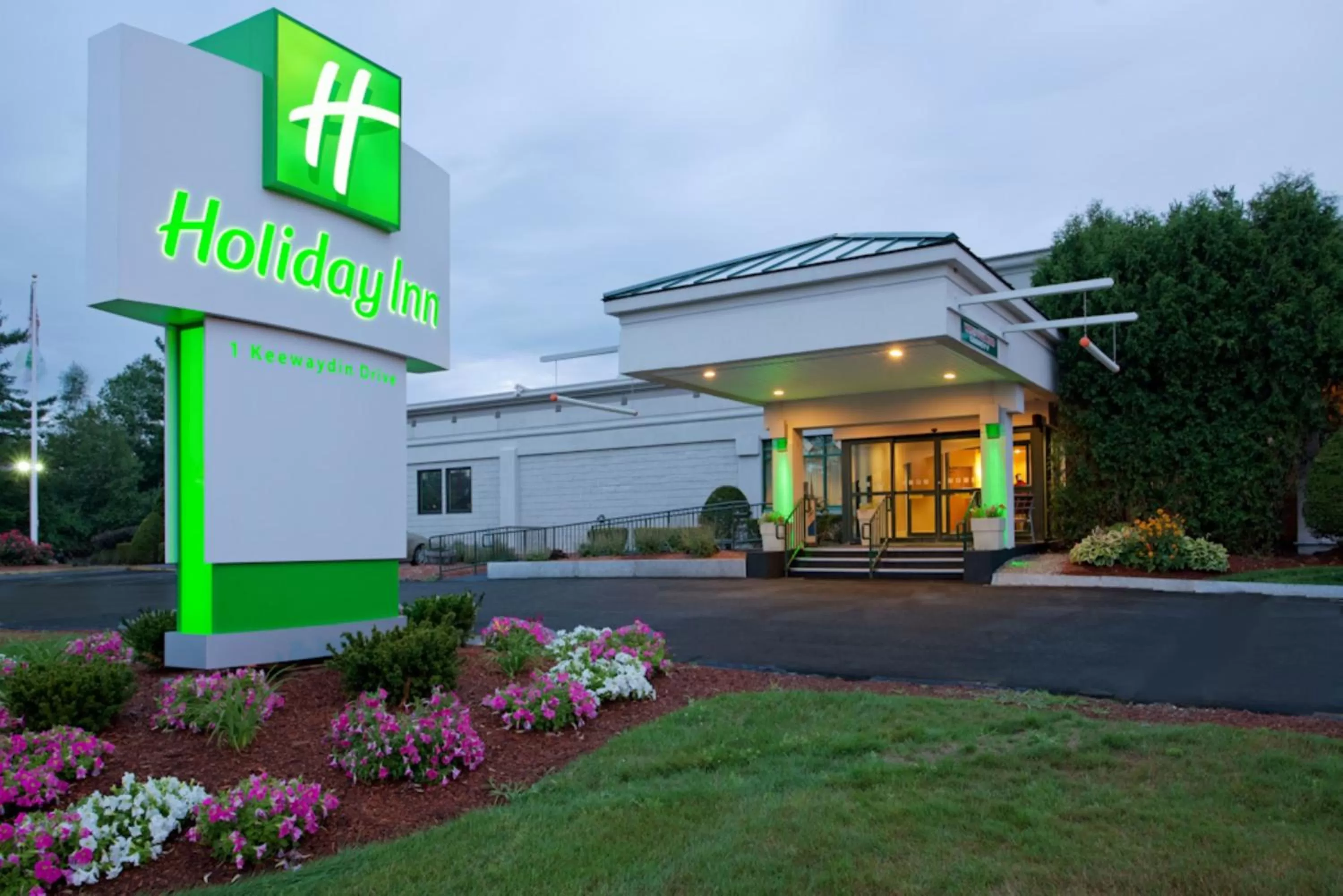 Property building in Holiday Inn Salem by IHG