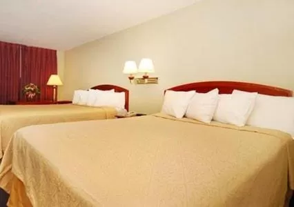 Queen Room with Two Queen Beds - Non-Smoking in Quality Inn & Suites Woodland - Sacramento Airport