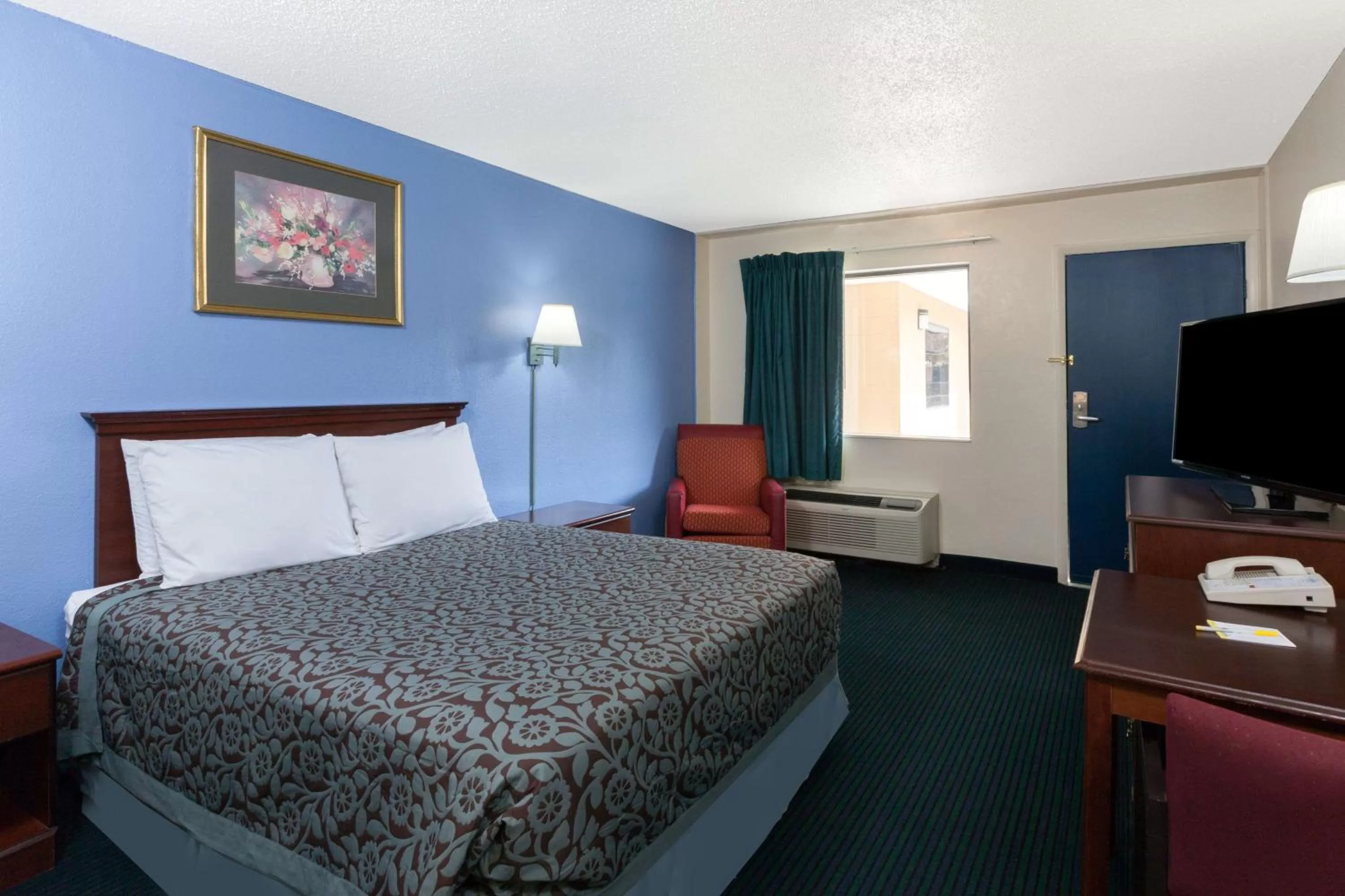 Queen Room - Disability Access/Smoking in Days Inn by Wyndham Oklahoma City Fairground