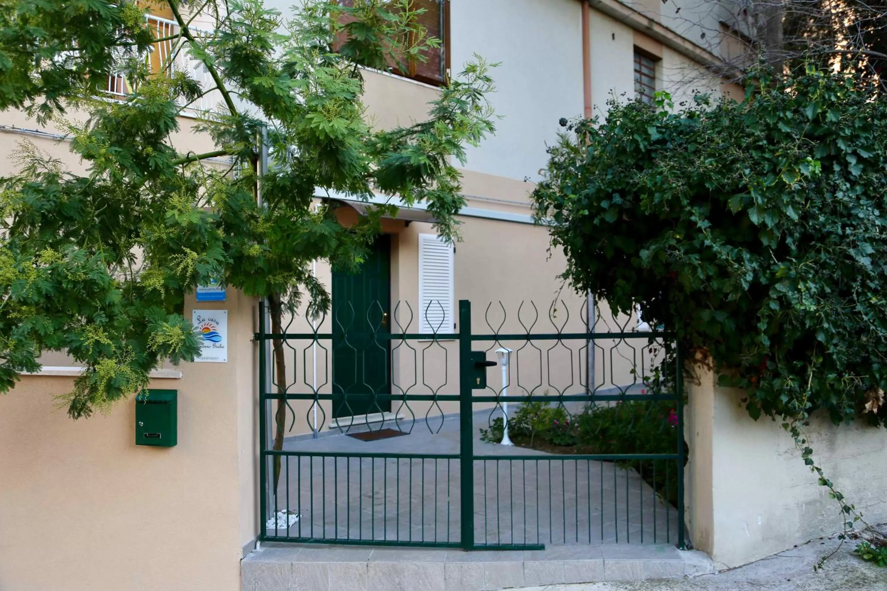 Facade/entrance in La casa di nonno Giulio