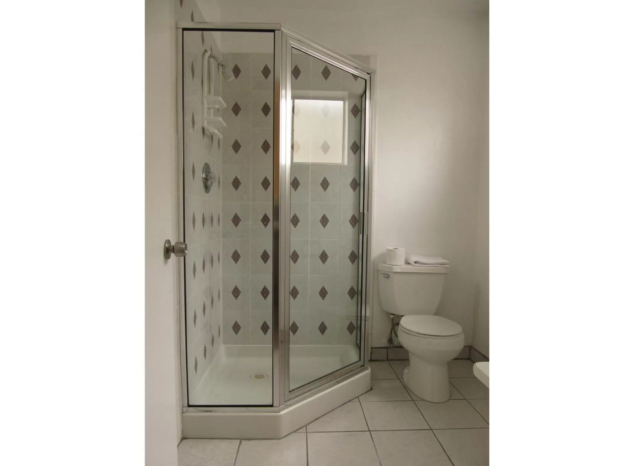 Bathroom in Redwood Inn