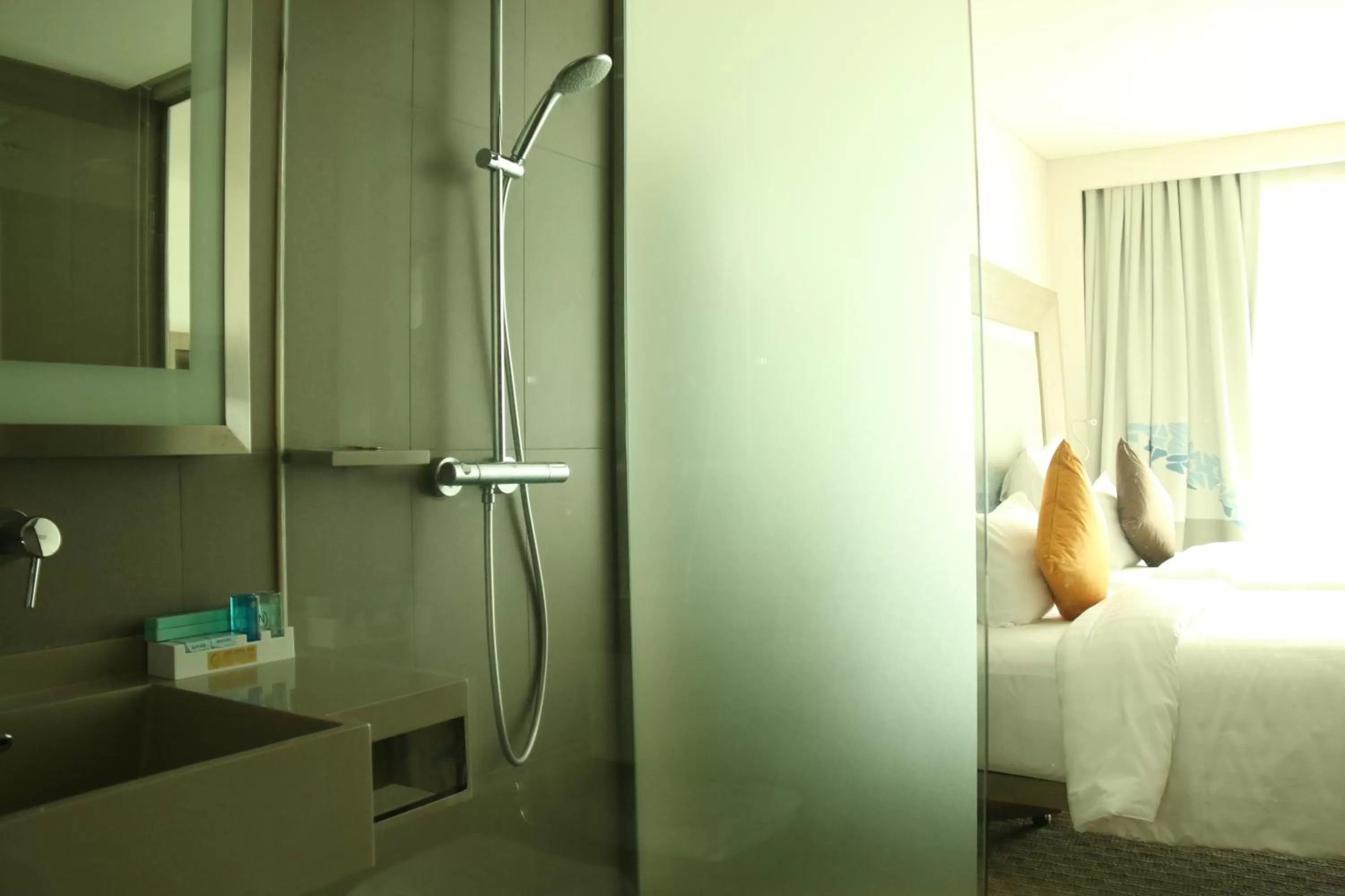 Bathroom, Bed in Novotel Tangerang