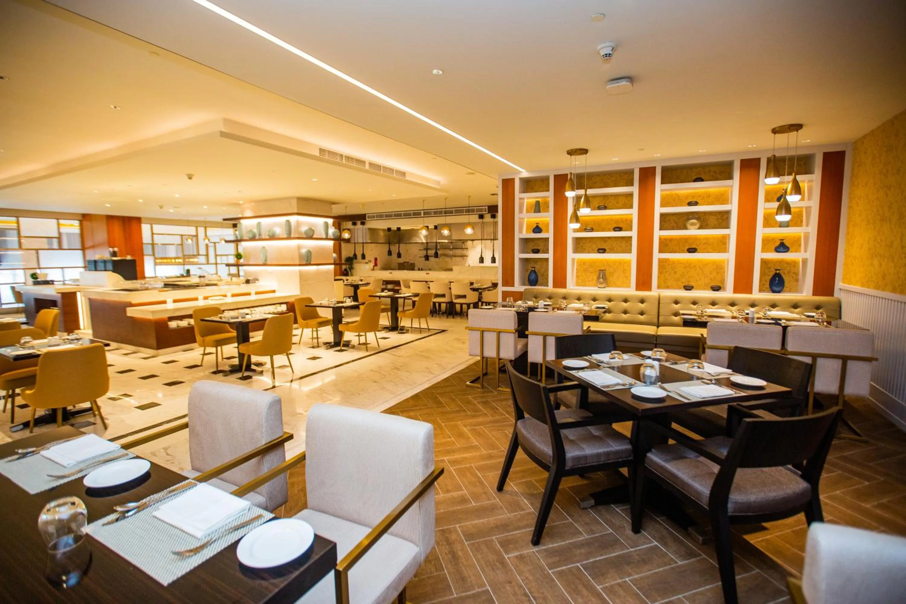 Restaurant/places to eat in Johari Rotana