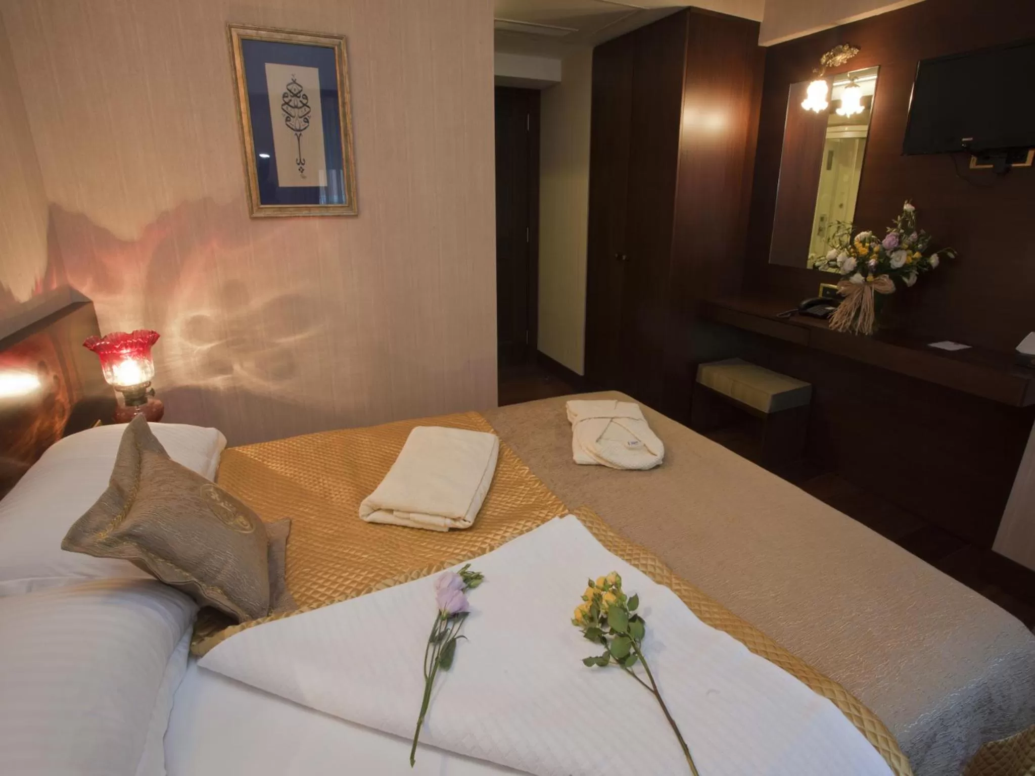 Photo of the whole room, Bed in Burckin Hotel