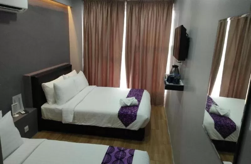 Bed in Sunset Villa Inn