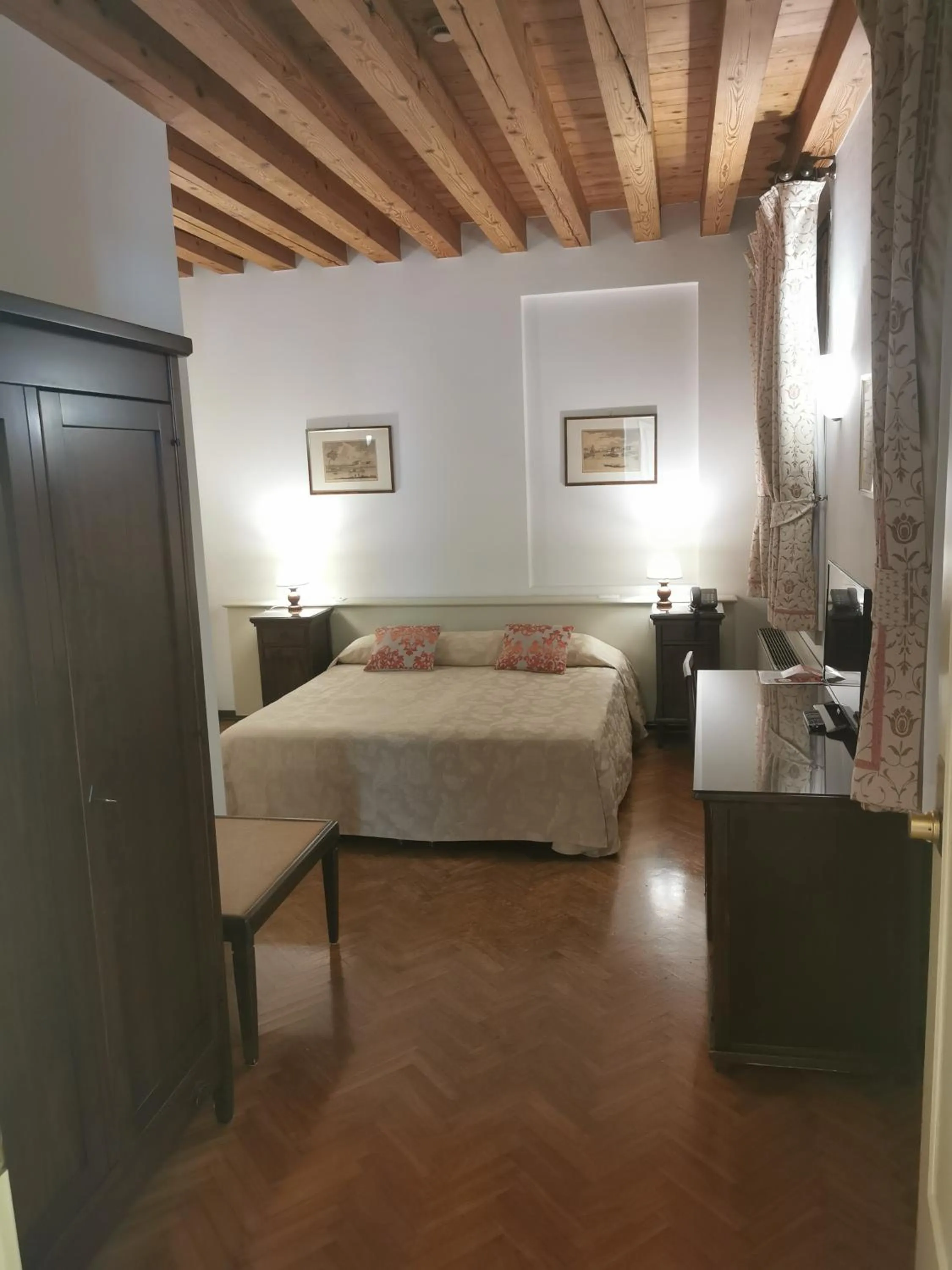 Bedroom, Bed in Hotel Riviera dei Dogi