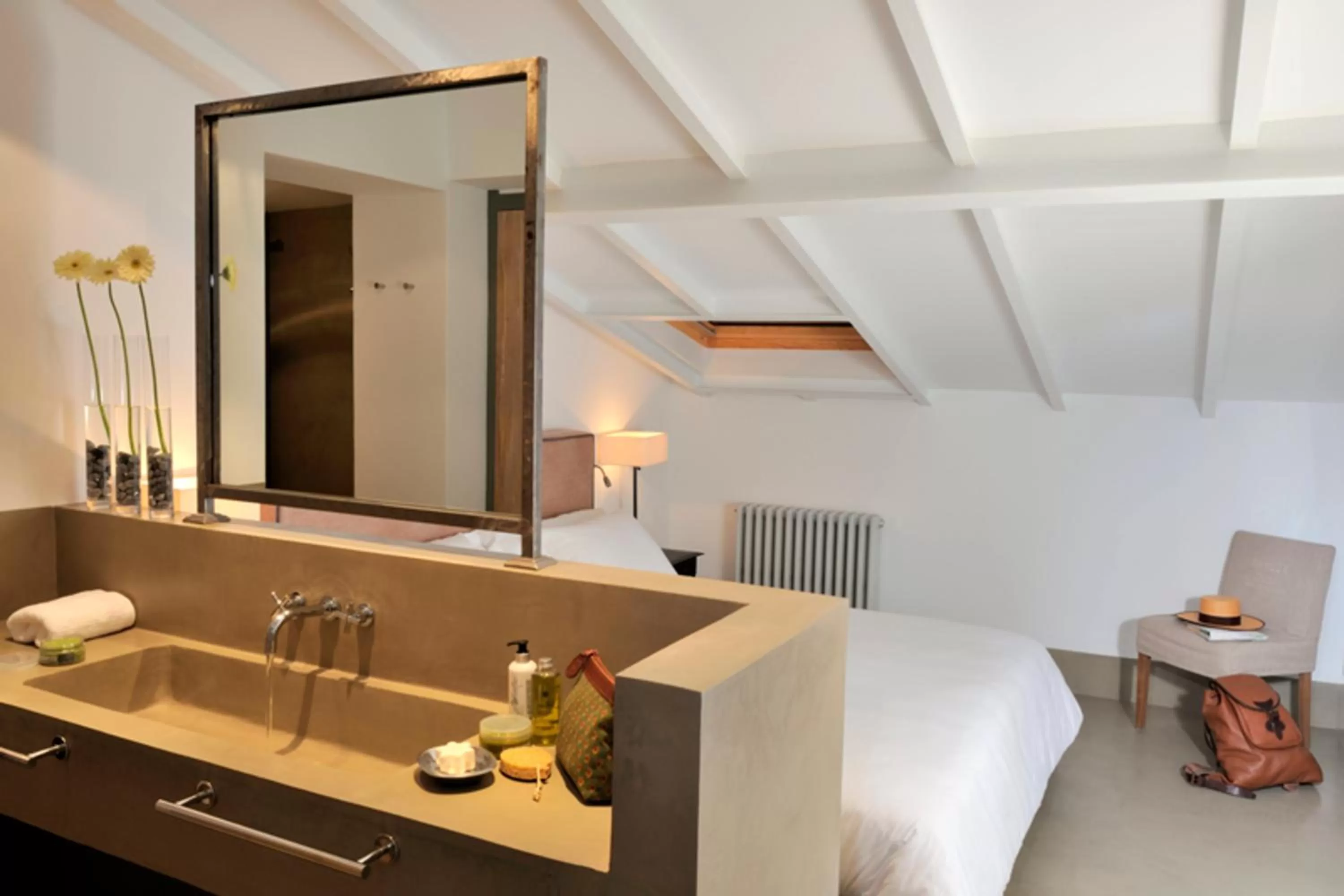 Bedroom, Bed in Palacio Carvajal Girón