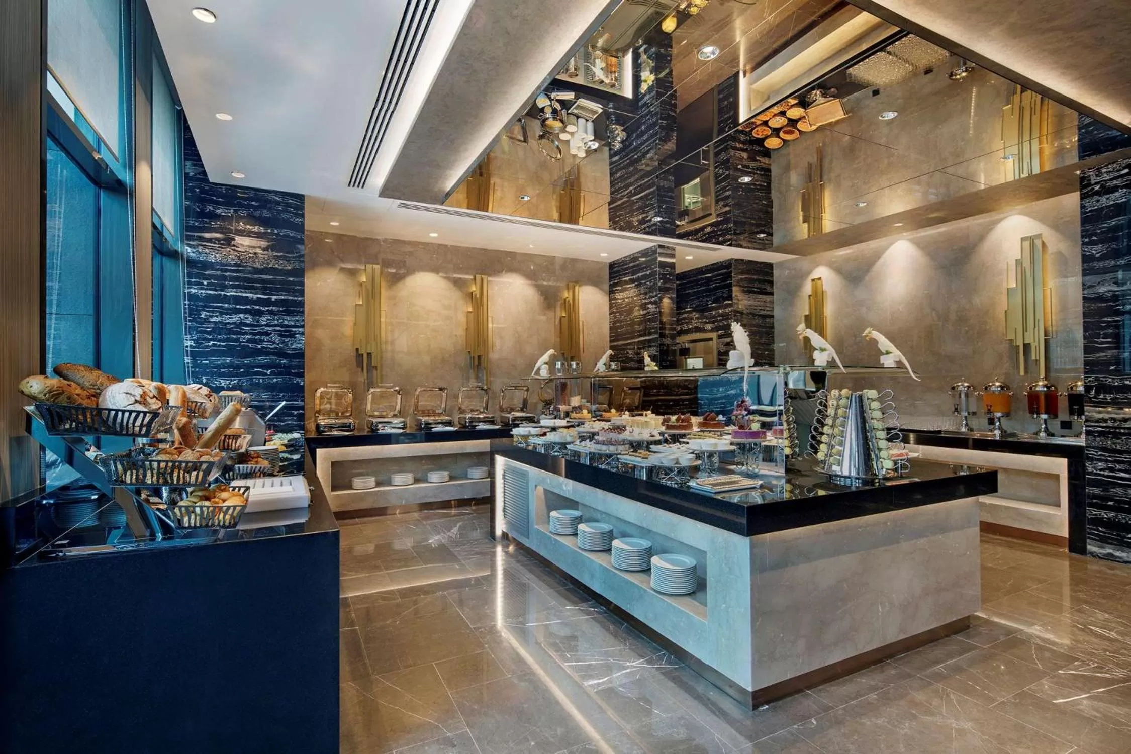 Restaurant/places to eat in DoubleTree by Hilton Istanbul - Piyalepasa