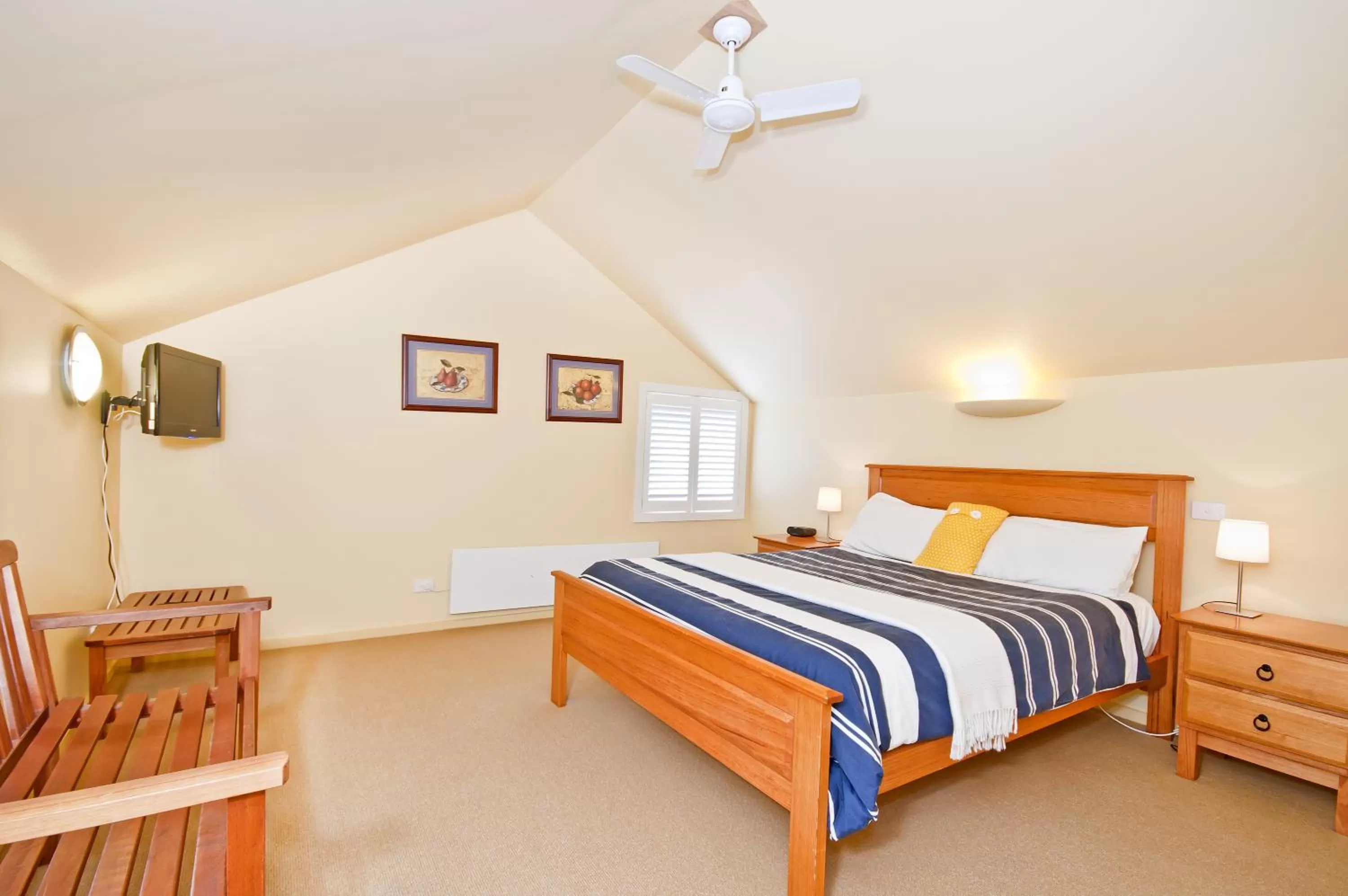 Bedroom, Bed in Captain's at the Bay