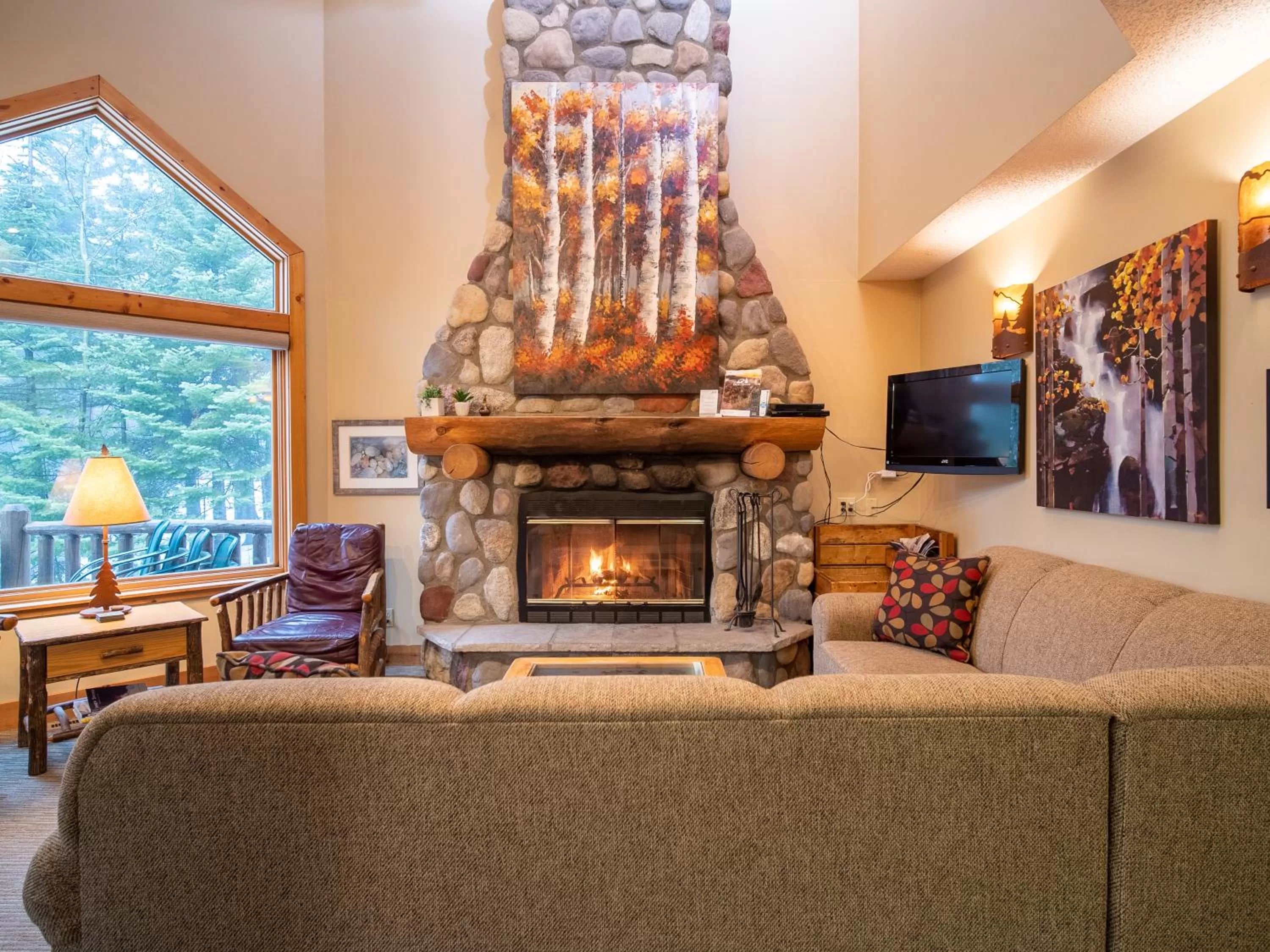Living room in Caribou Highlands Lodge