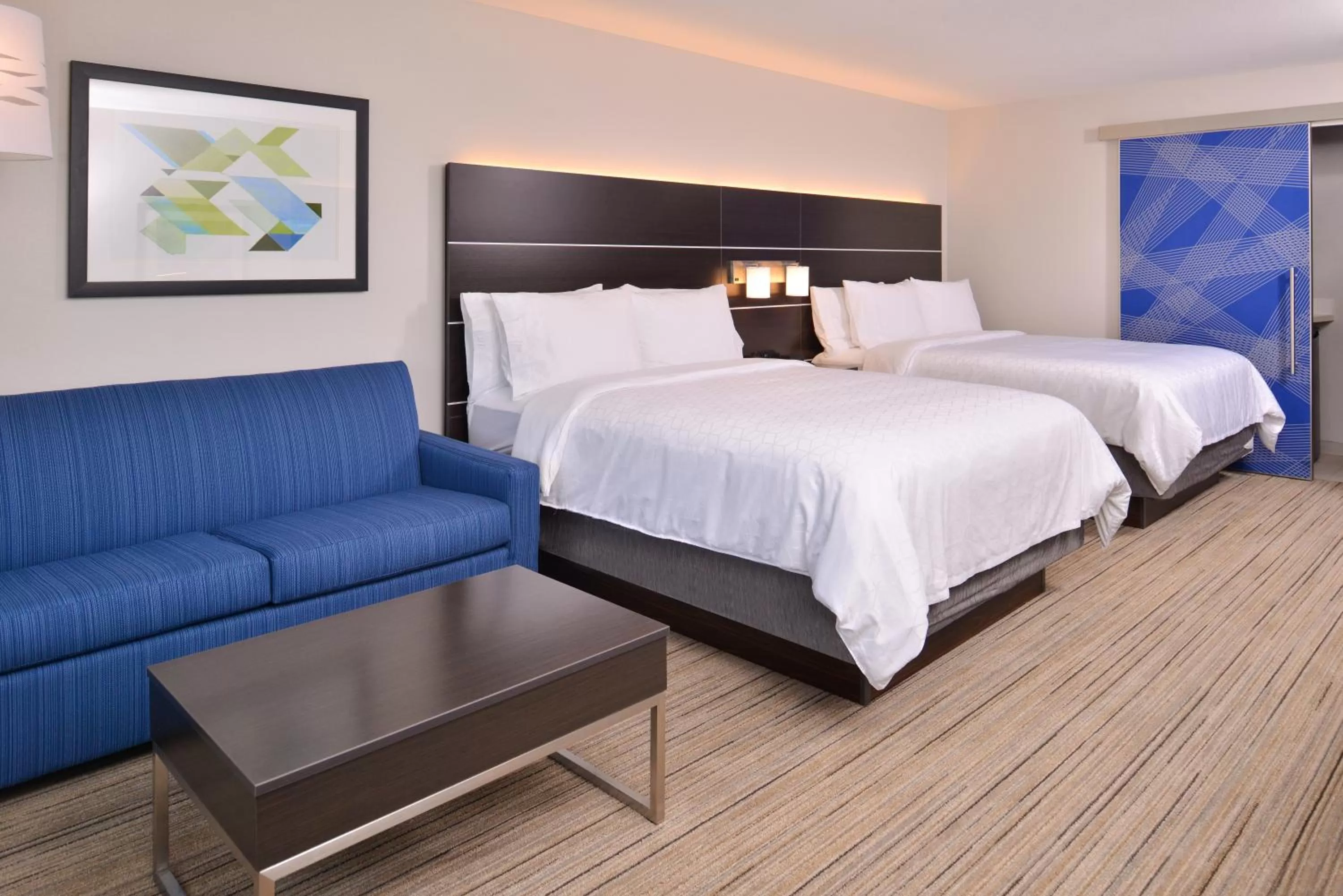 Photo of the whole room, Bed in Holiday Inn Express & Suites - Olathe West by IHG