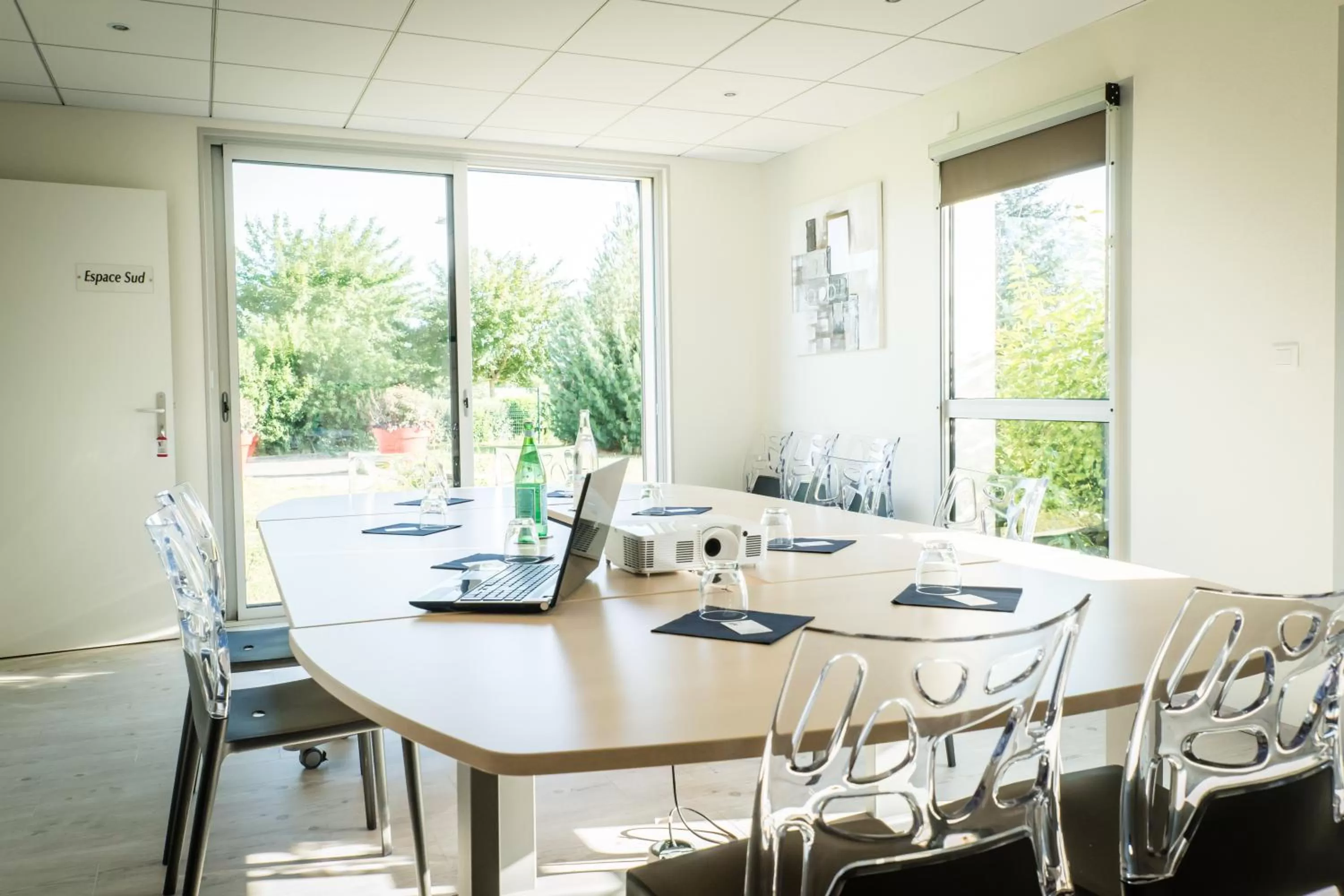 Business facilities in Hotel Ambotel