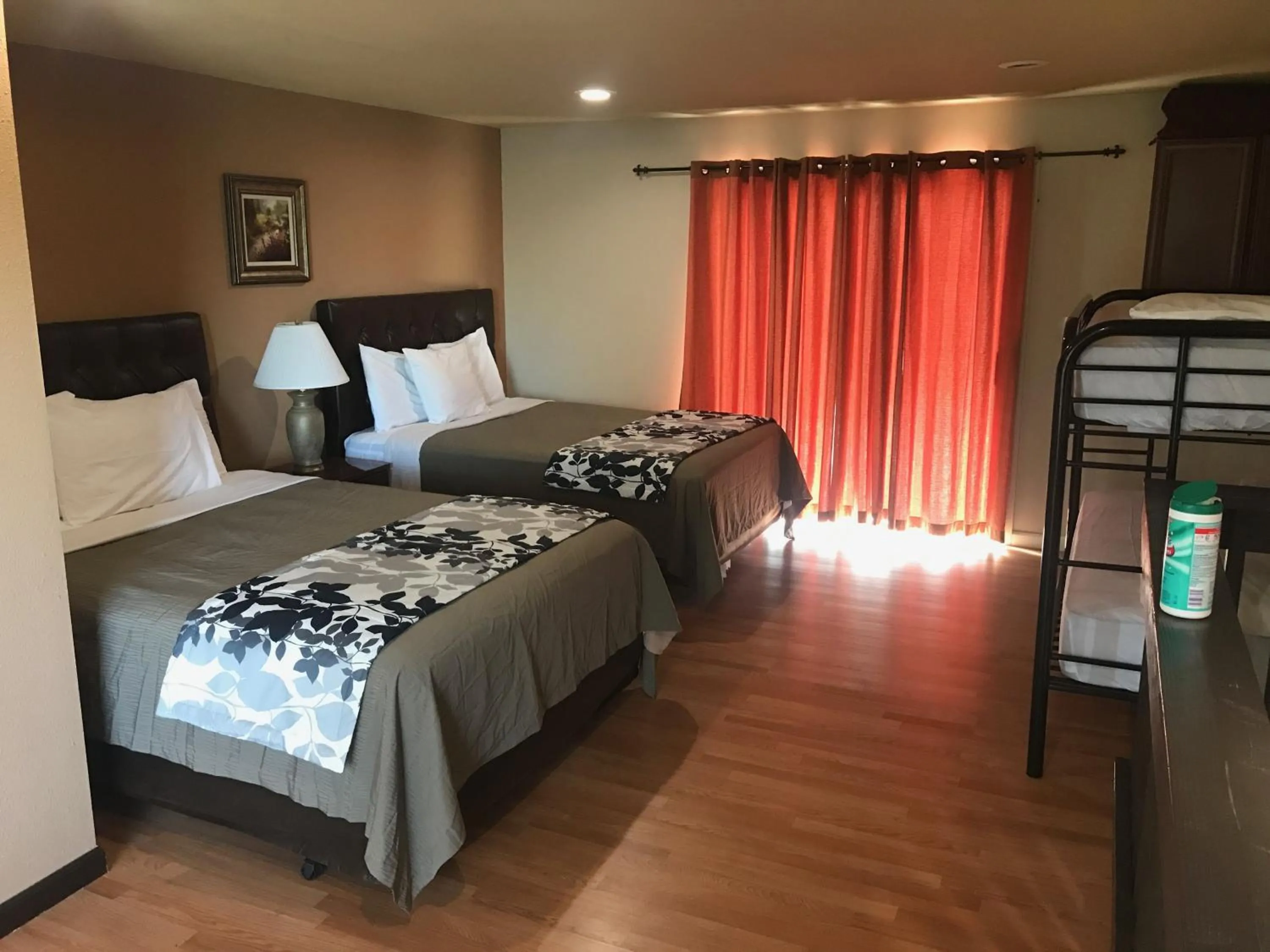 Bed in Mountain Trail Lodge and Vacation Rentals