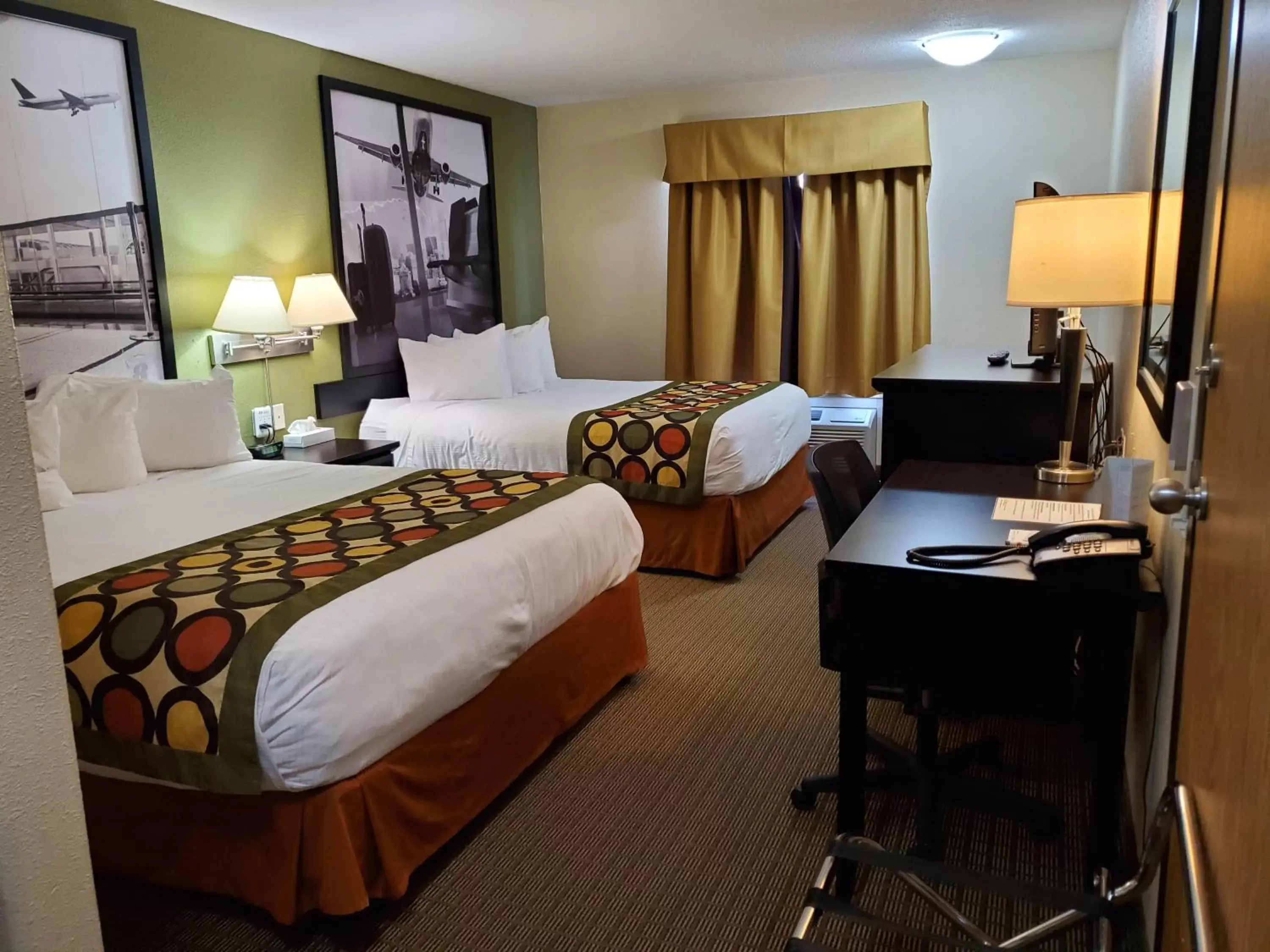 Queen Suite - Pet-Friendly/Non-Smoking in Super 8 by Wyndham Edmonton International Airport Queen Suite - Pet-Friendly/Non-Smoking in Super 8 by Wyndham Edmonton International Airport