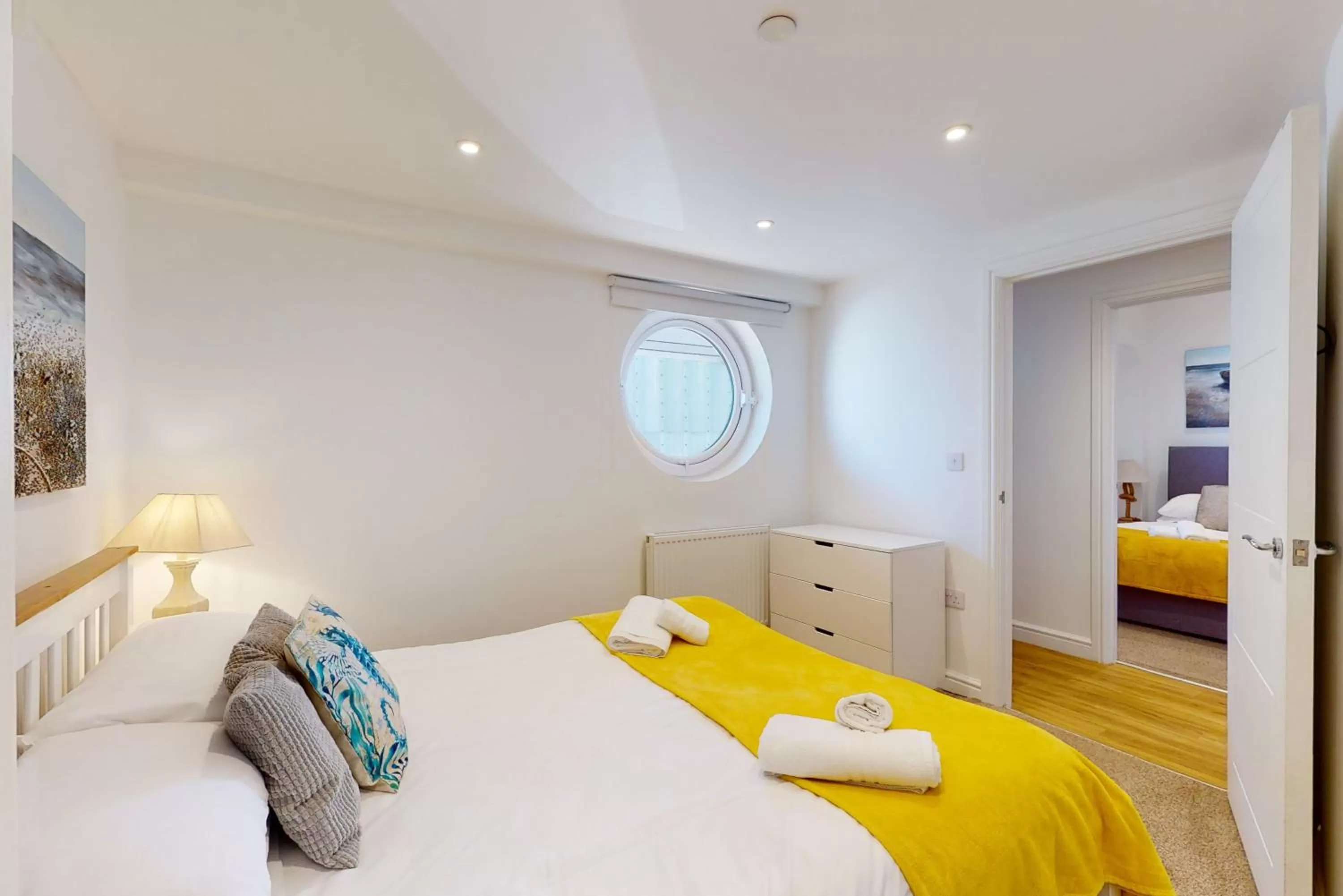 Bed in Crabbers' Wharf