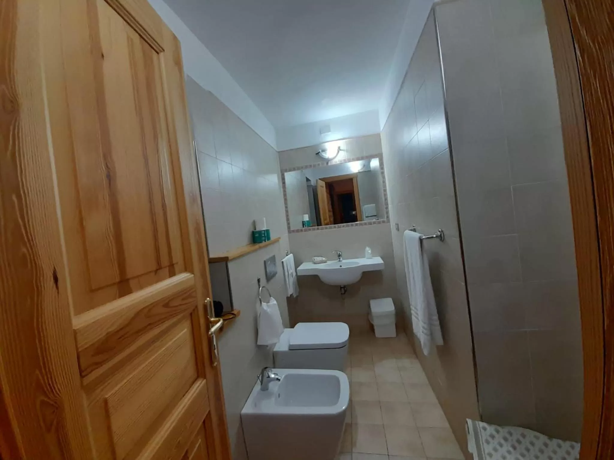 Shower in Hotel Astoria