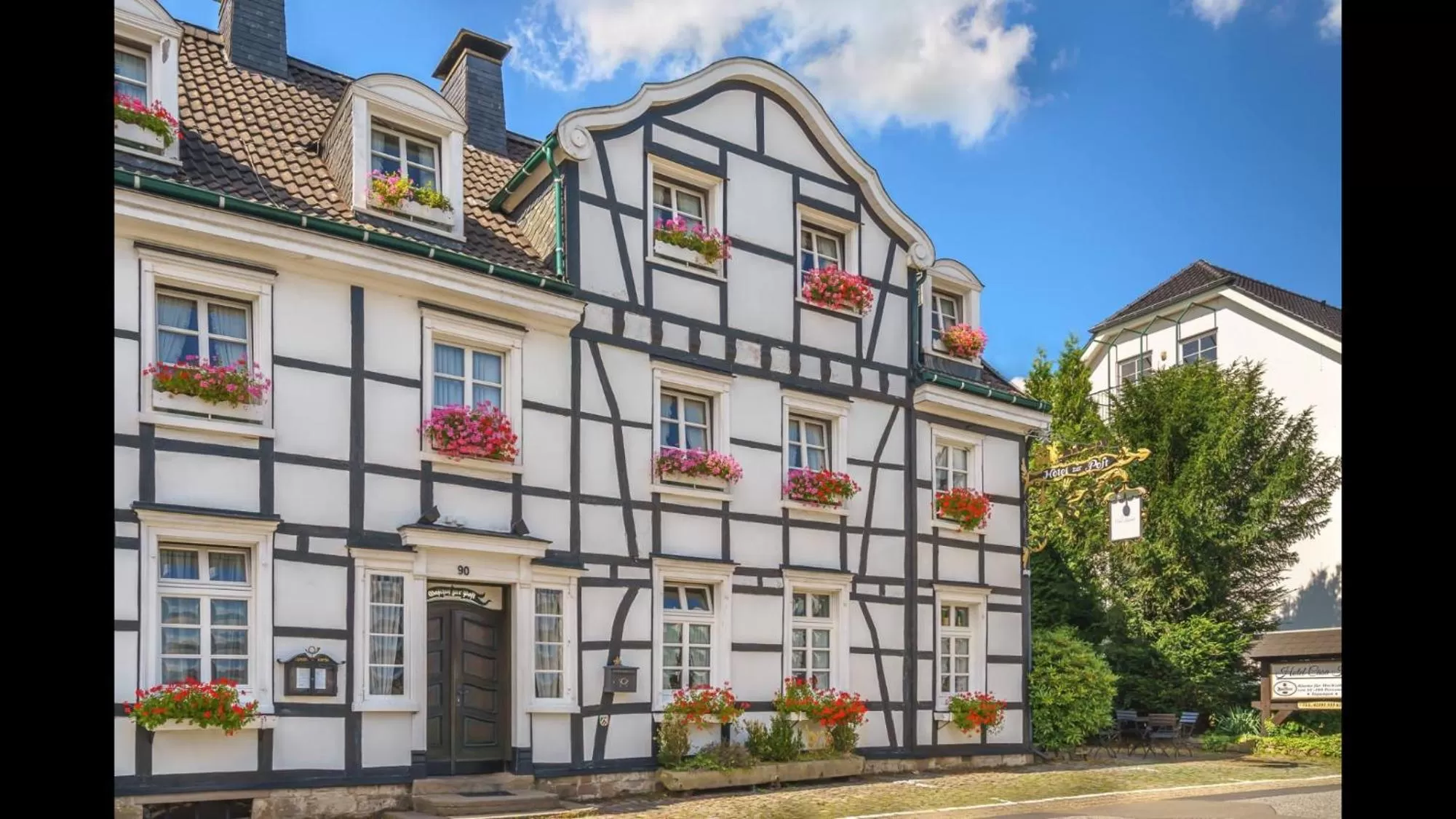 Property building in Hotel zur Post Dabringhausen