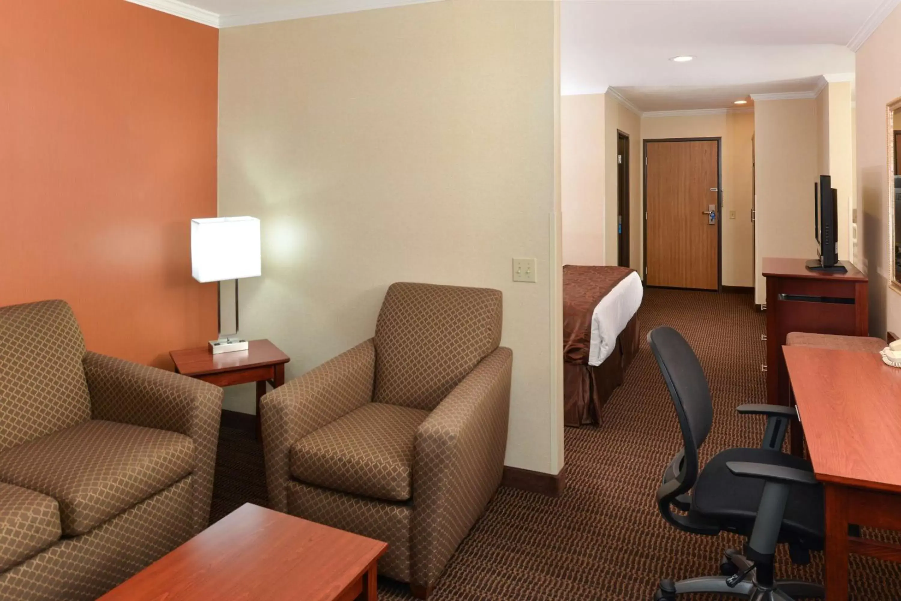 King Suite with Spa Bath in Best Western Plus Landmark Inn King Suite with Spa Bath in Best Western Plus Landmark Inn