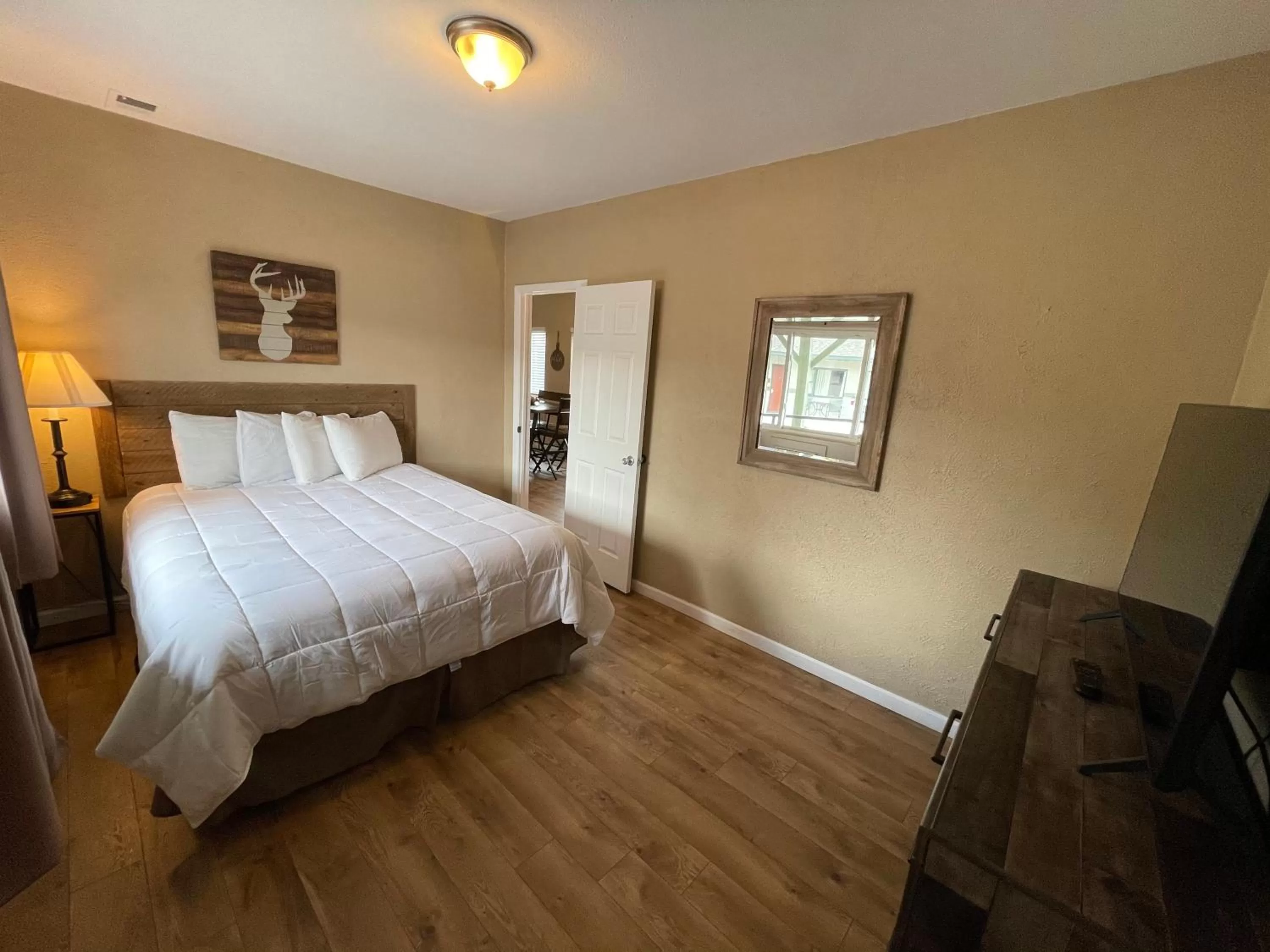 Bed in Estes Mountain Inn