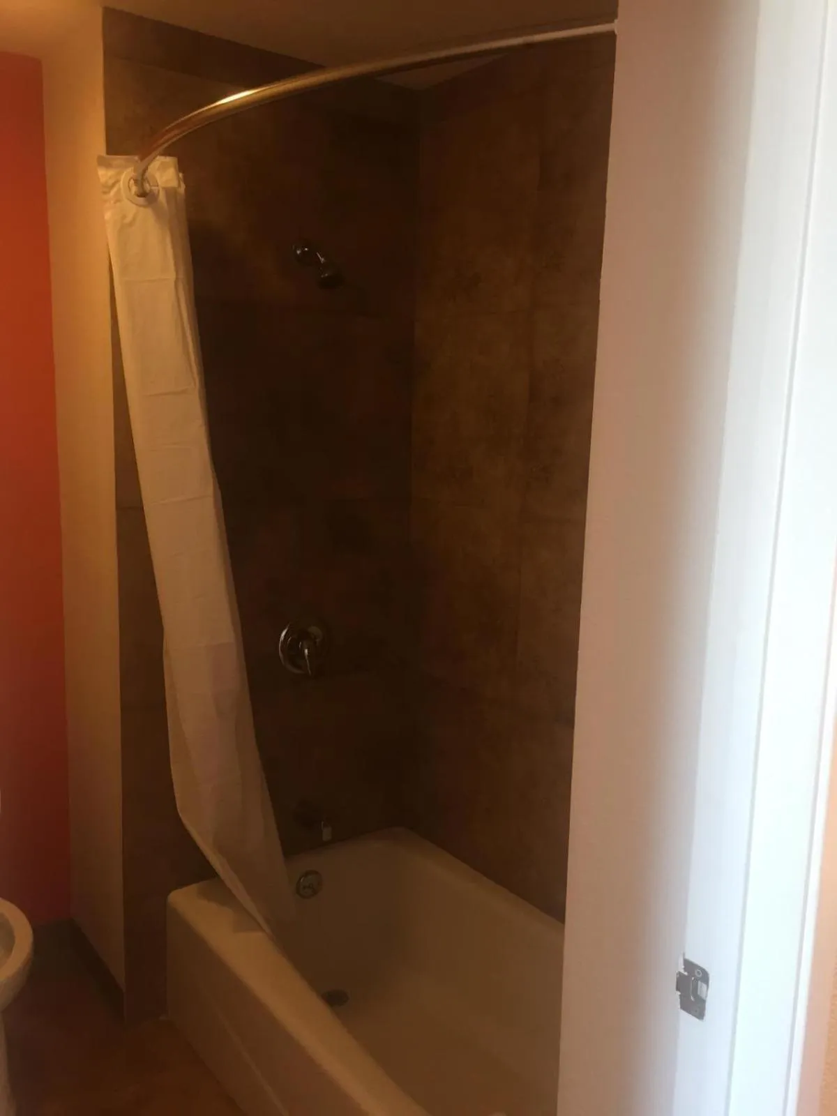 Shower in Motel 6 Lost Hills / Buttonwillow Racetrack