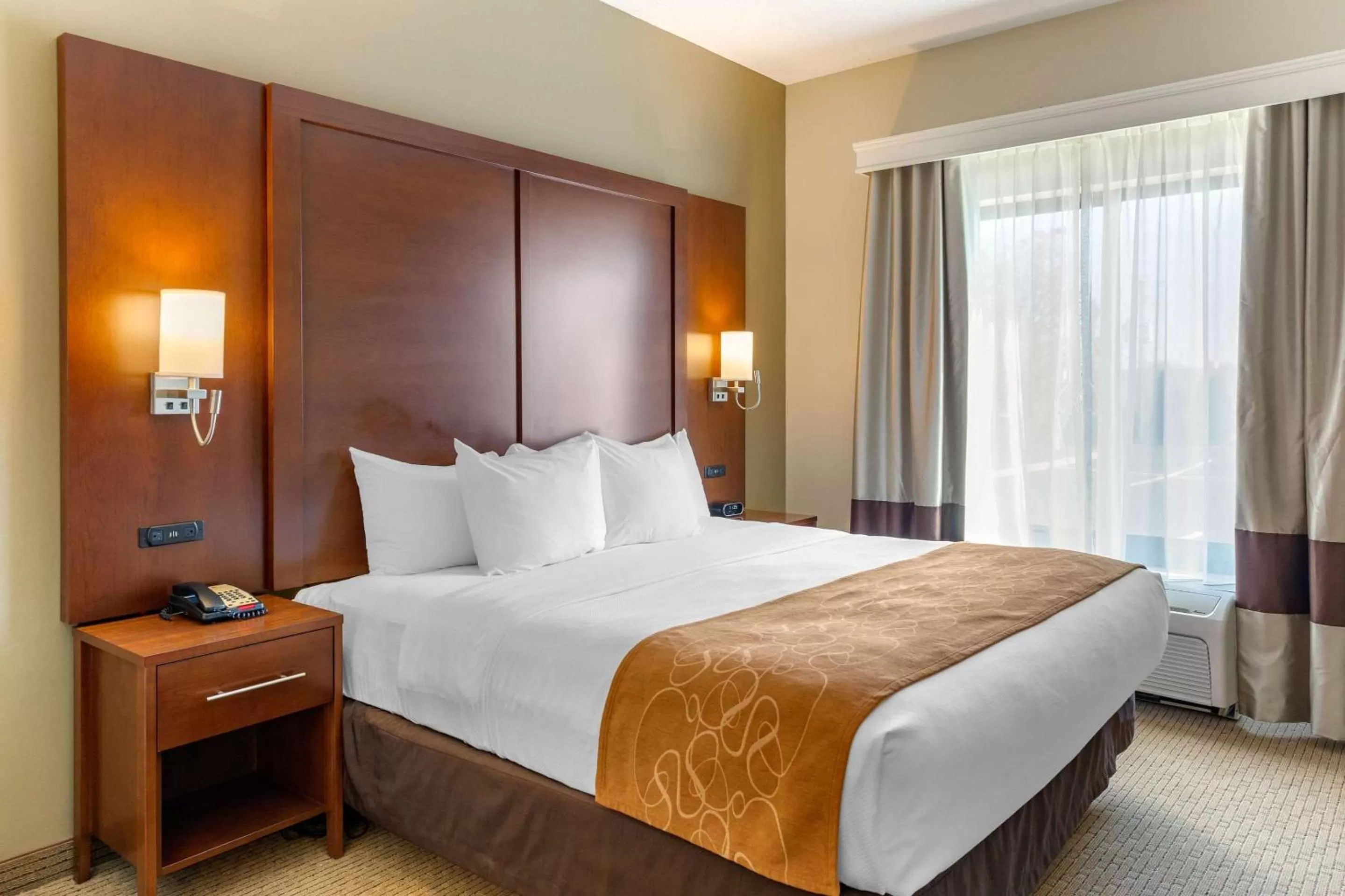 Bedroom, Bed in Comfort Suites Lancaster Amish Country