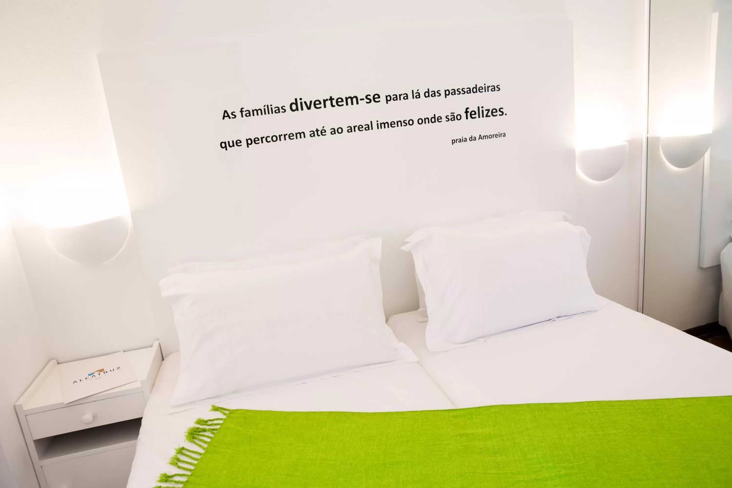 Bathroom, Bed in Hotel Alcatruz