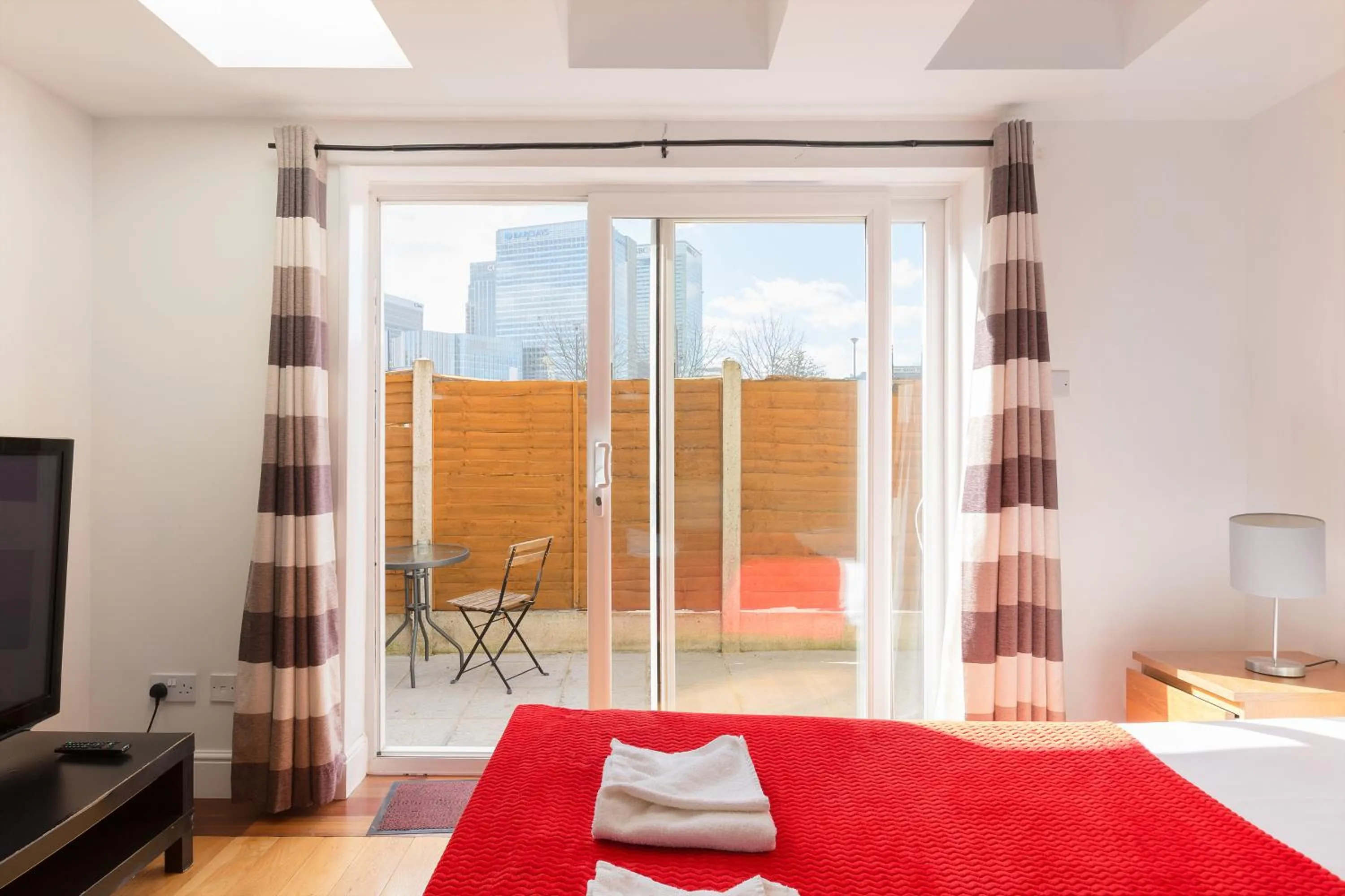 Garden view, Bed in Centra Wharf