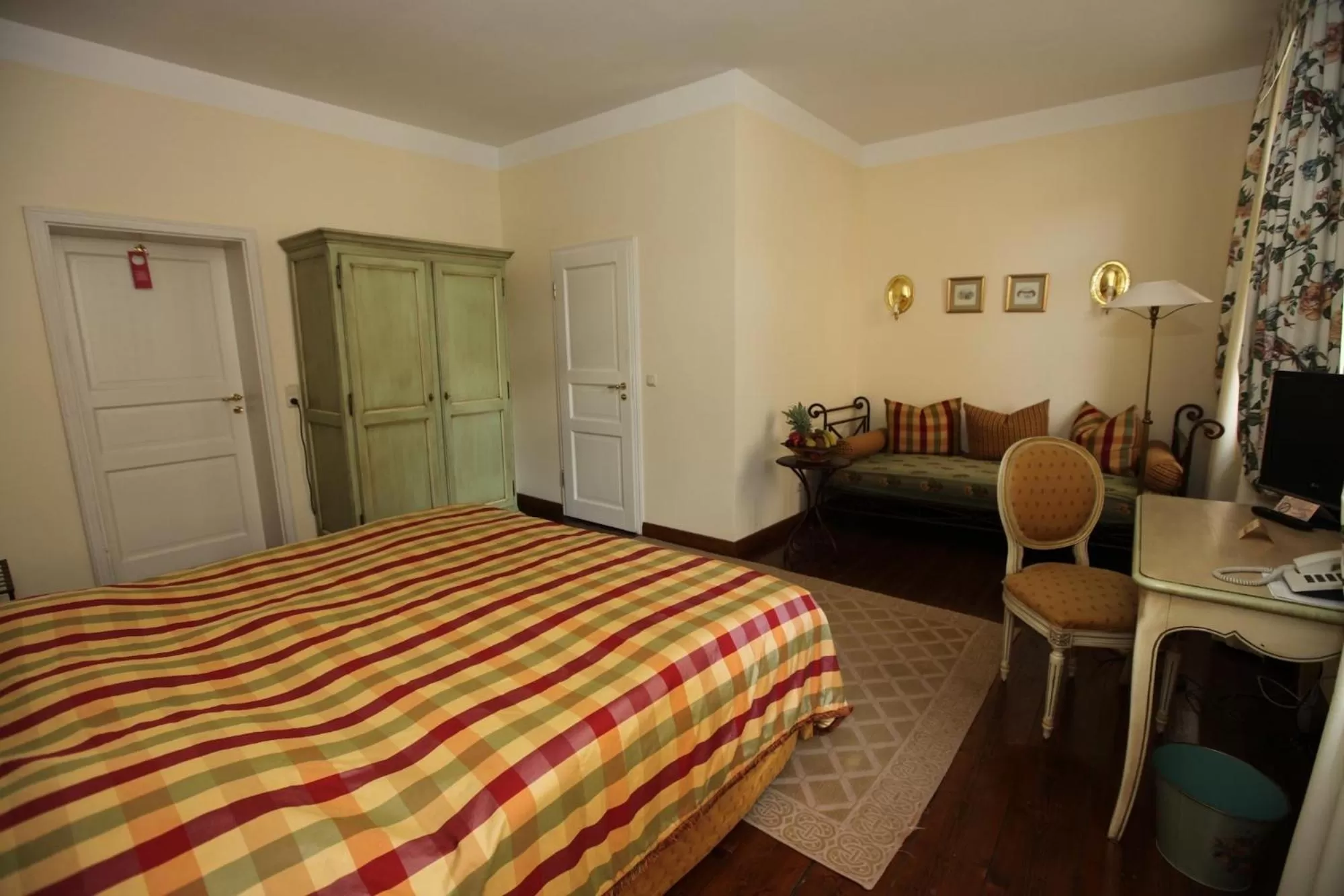 Photo of the whole room, Bed in Hotel Zum Bär