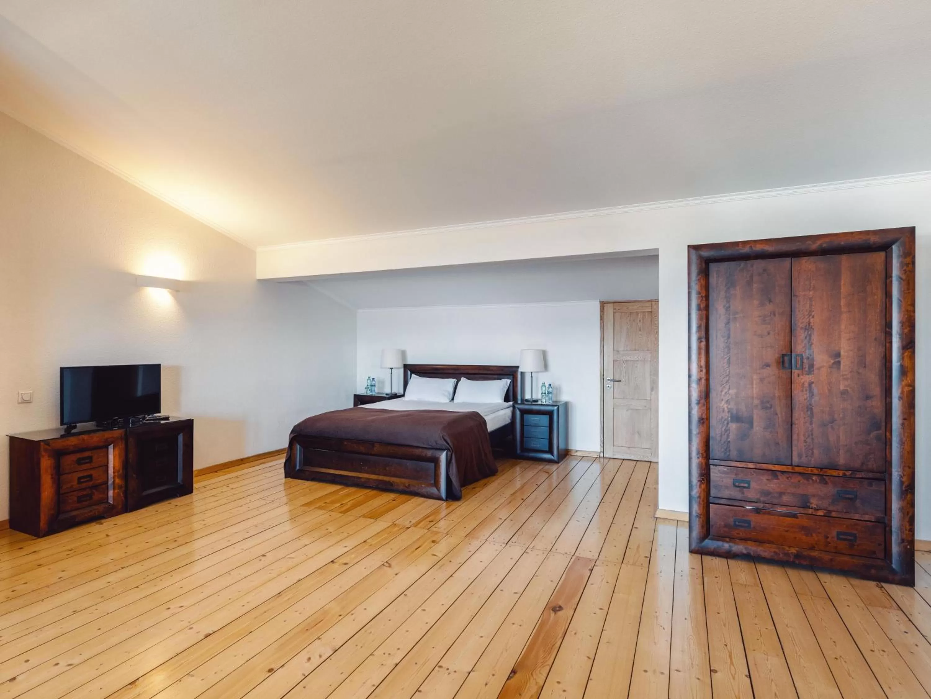 Bedroom, Bed in Schuchmann Wines Château,Villas & SPA