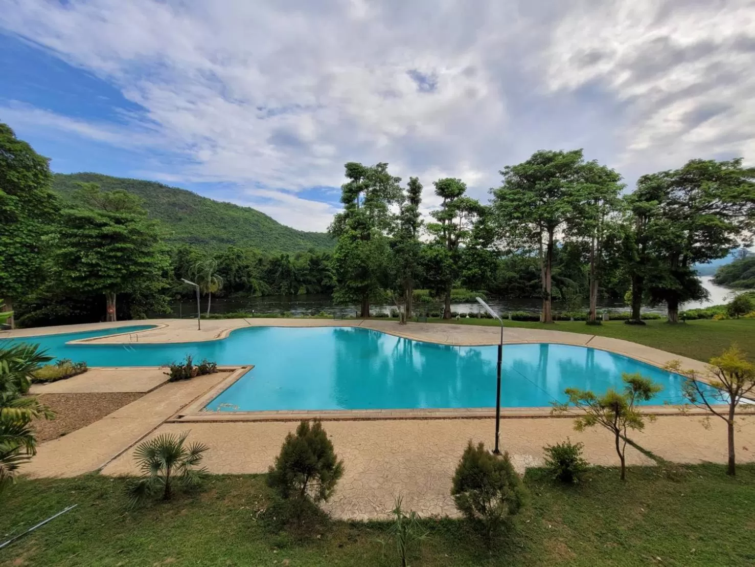 Swimming pool in Aekpailin River Kwai Resort