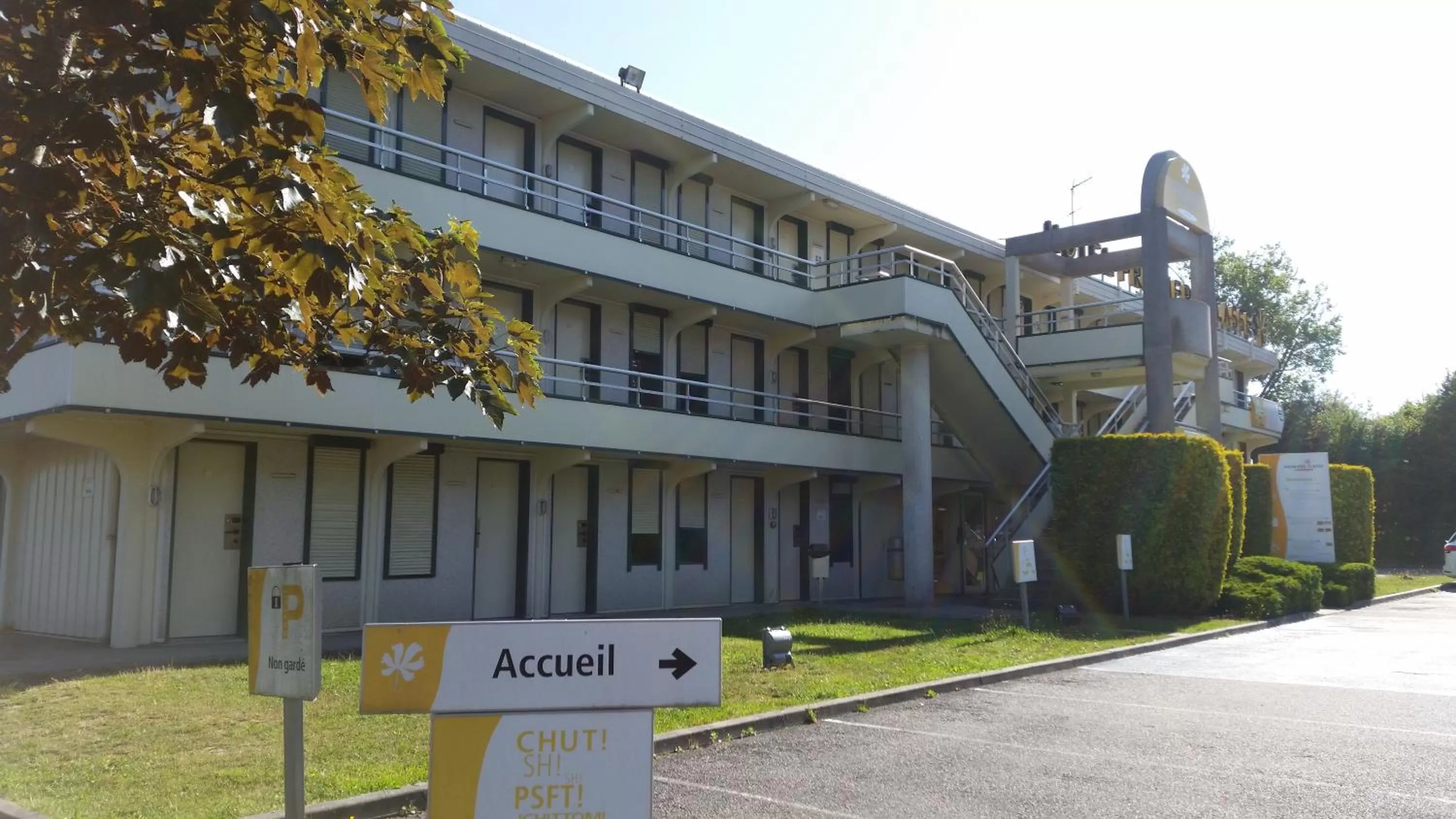 Facade/entrance in Premiere Classe Limoges Nord