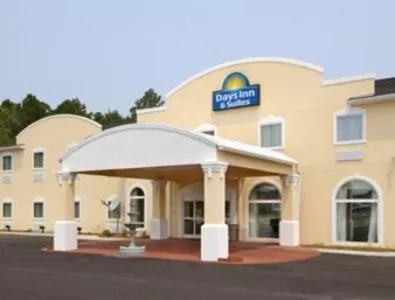 Property building in Days Inn & Suites by Wyndham Swainsboro