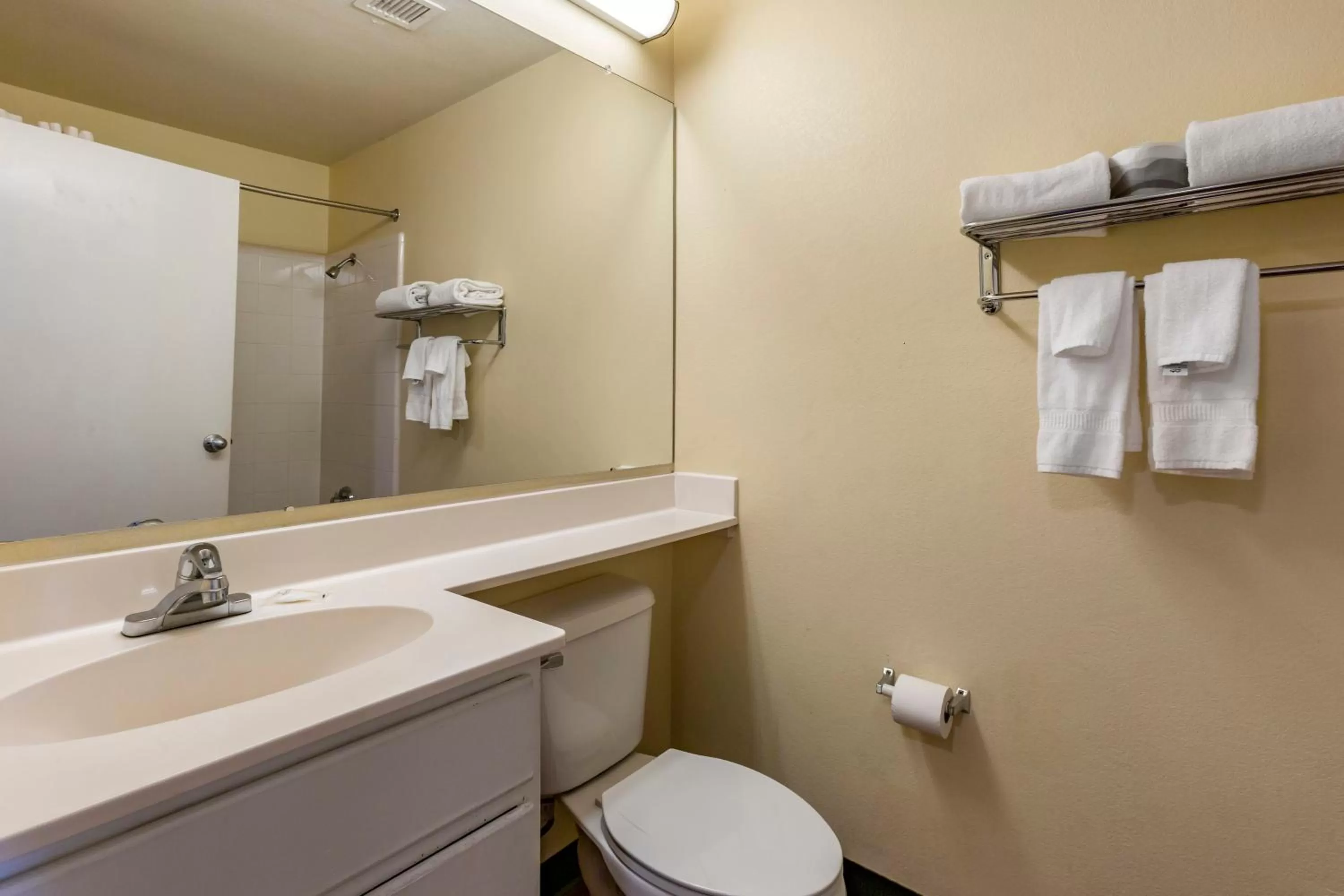 Bathroom in Suburban Studios Albuquerque Uptown