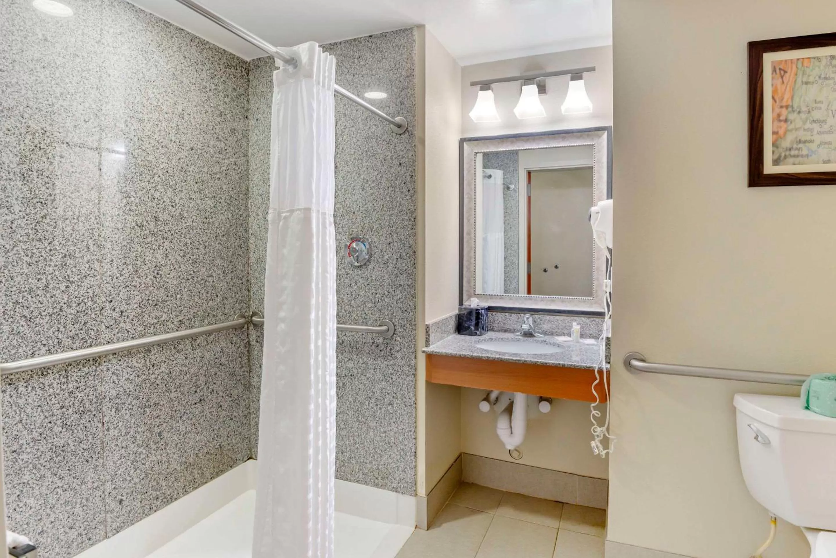 Bedroom in Comfort Suites At Virginia Center Commons