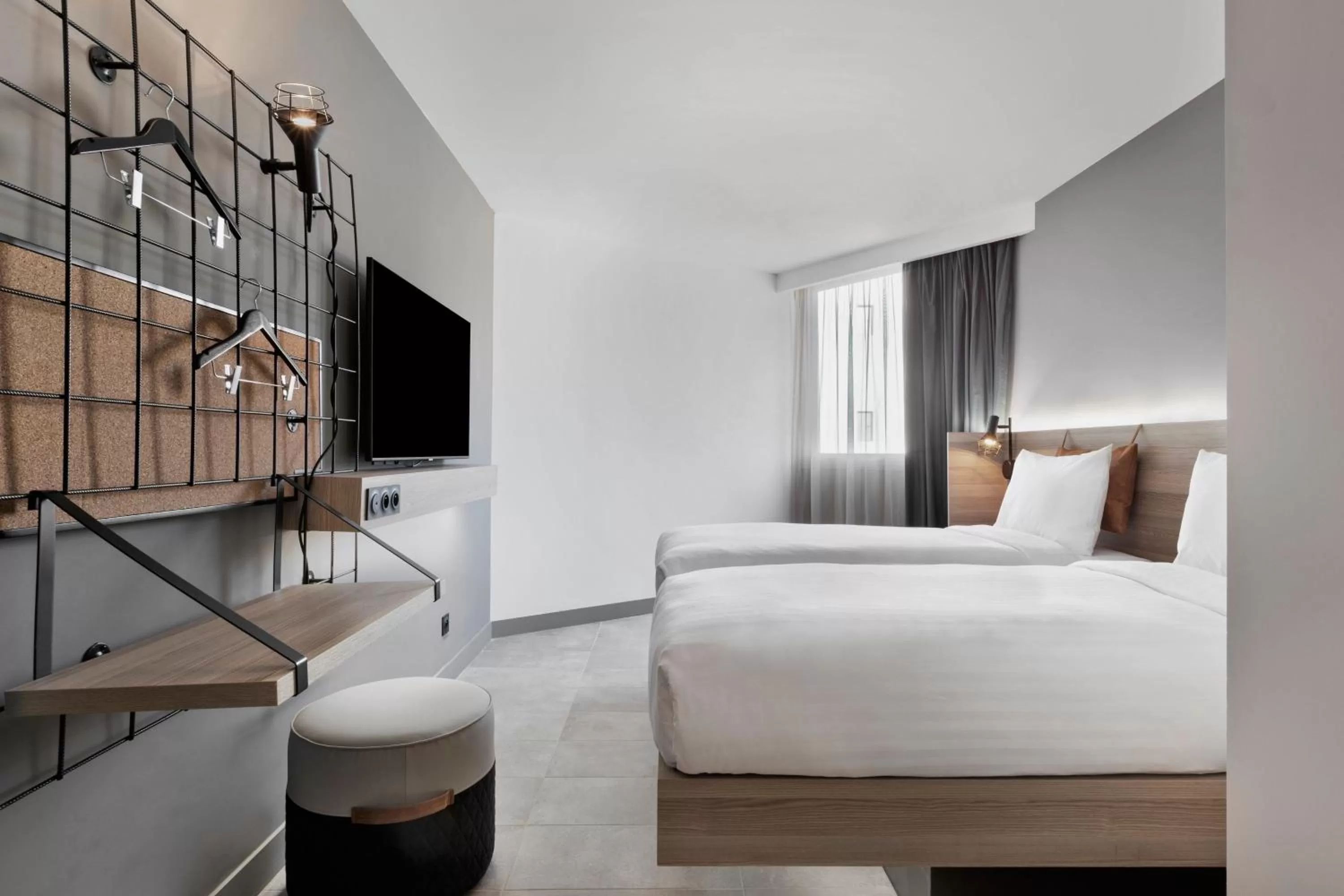 Photo of the whole room, Bed in Moxy La Ciotat