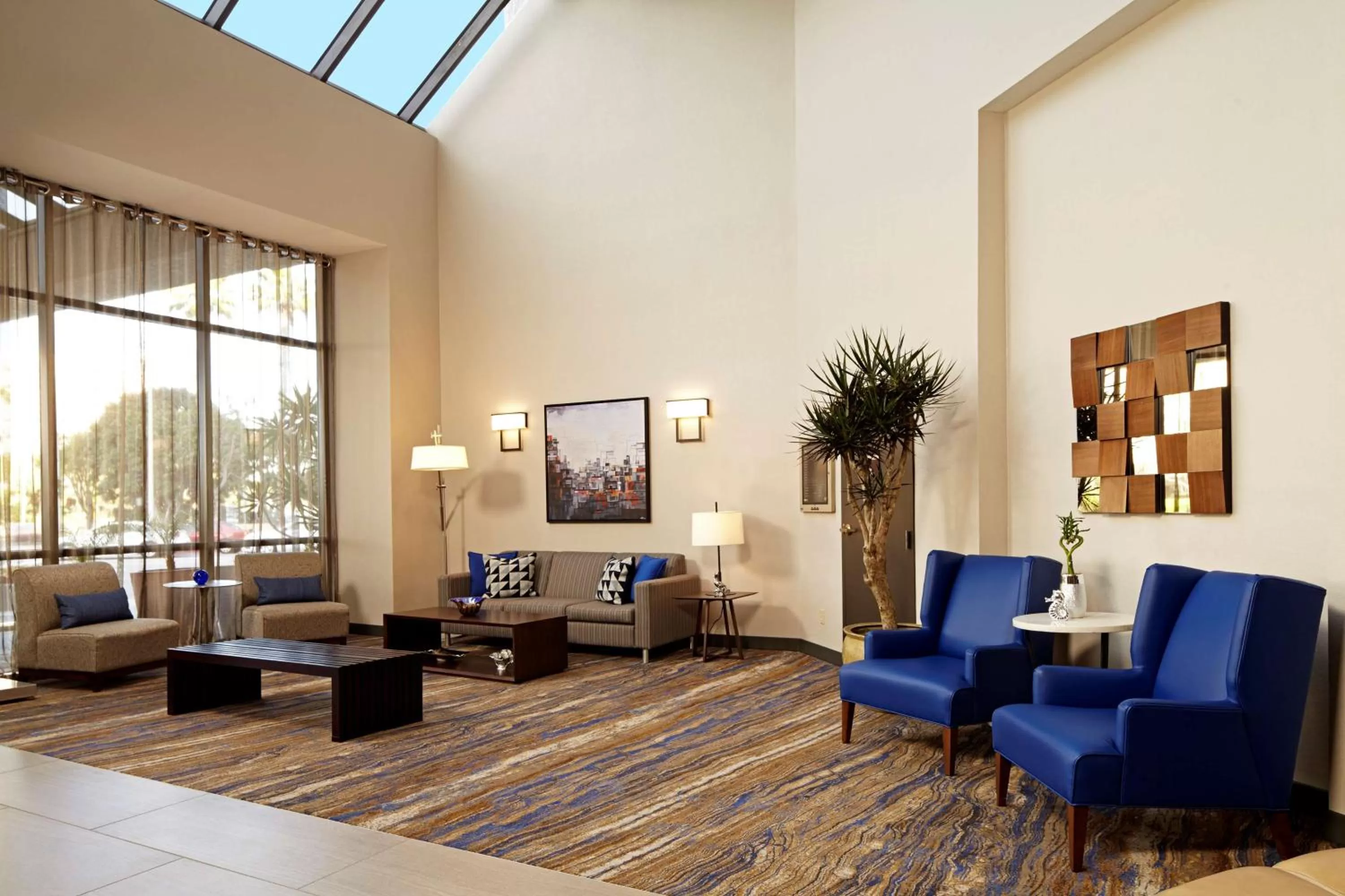 Lobby or reception in Embassy Suites Los Angeles - International Airport/North