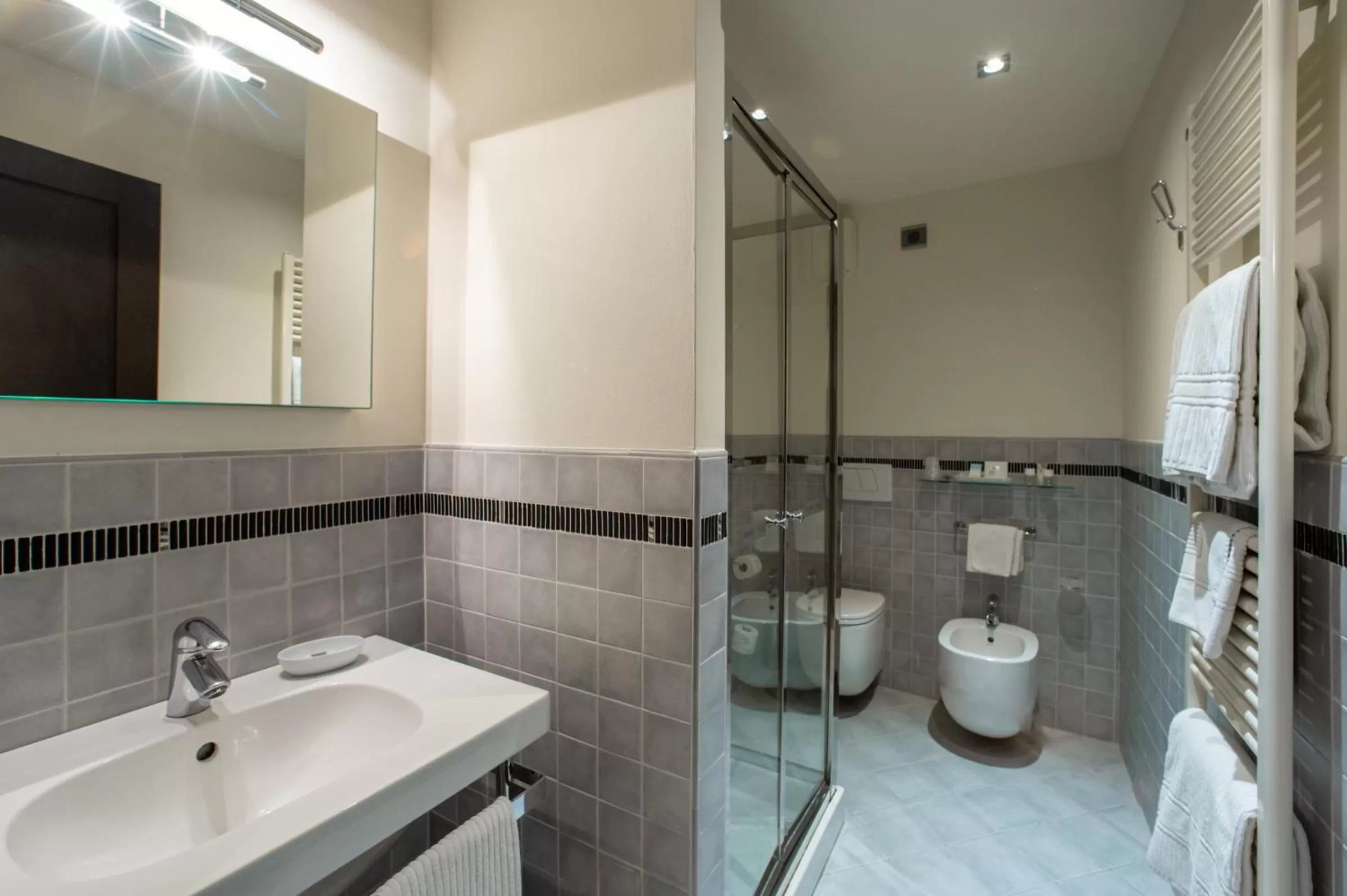 Bathroom in Hotel Annunziata