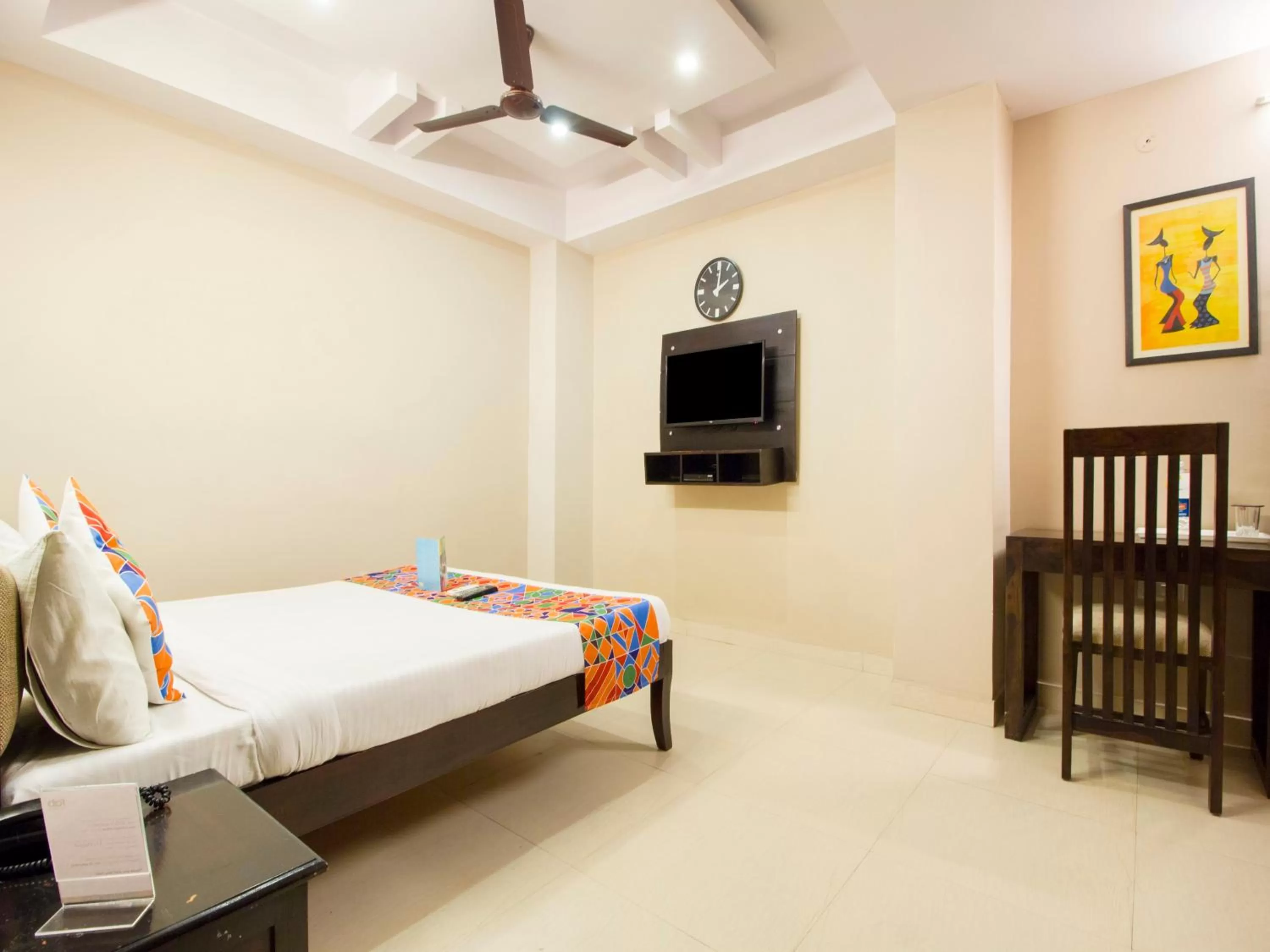 TV and multimedia in FabExpress Travelers Lodge