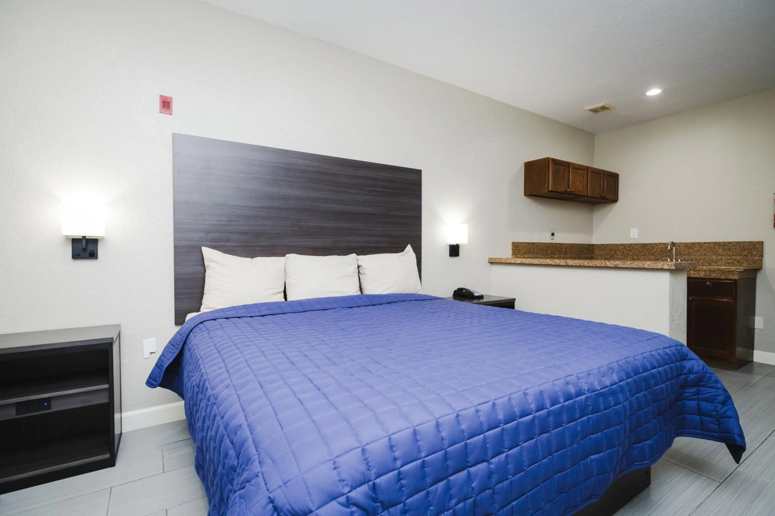 Bed in Winchester Inn and Suites Humble/IAH/North Houston