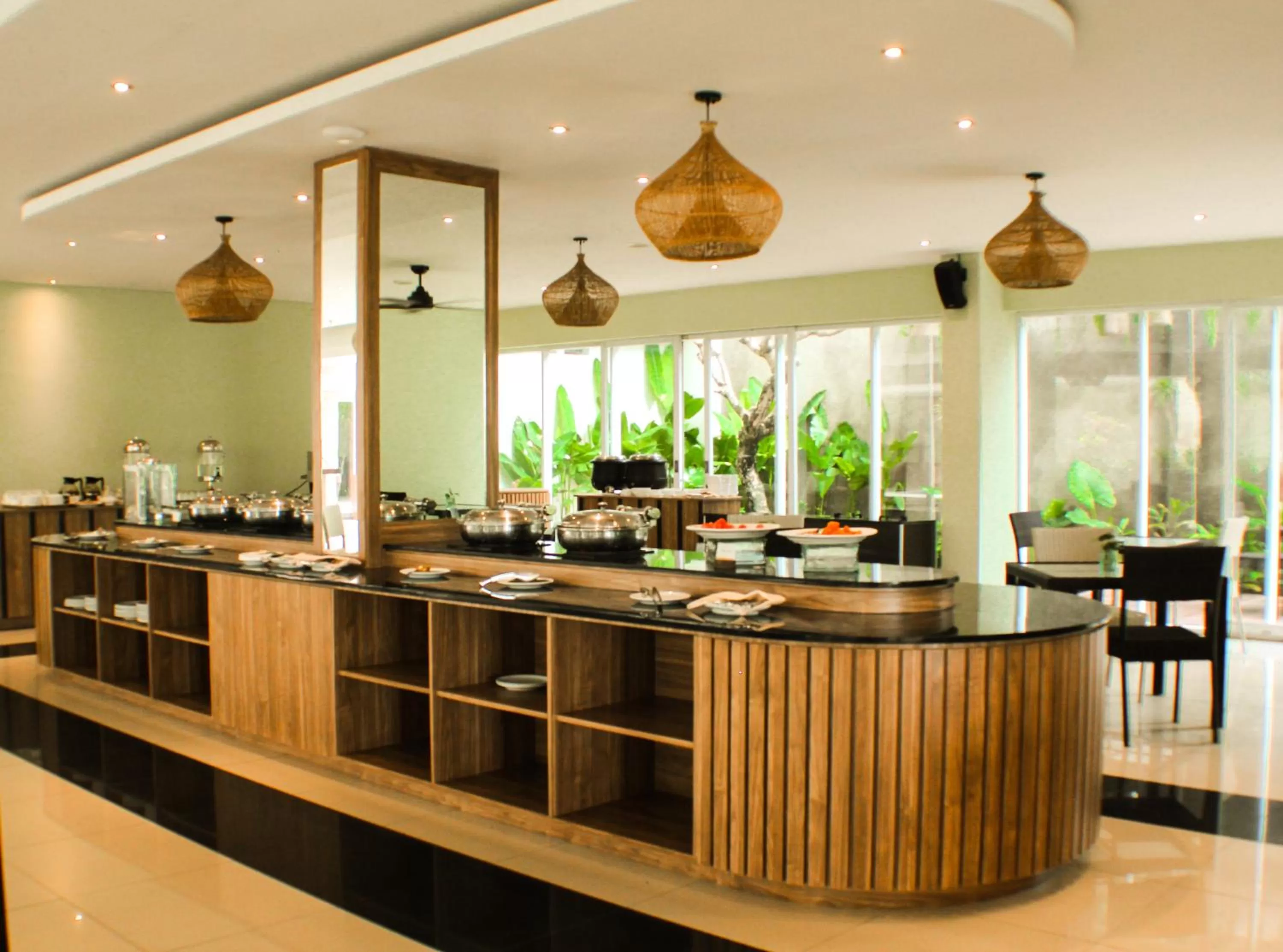 Restaurant/places to eat in Crystalkuta Hotel - Bali