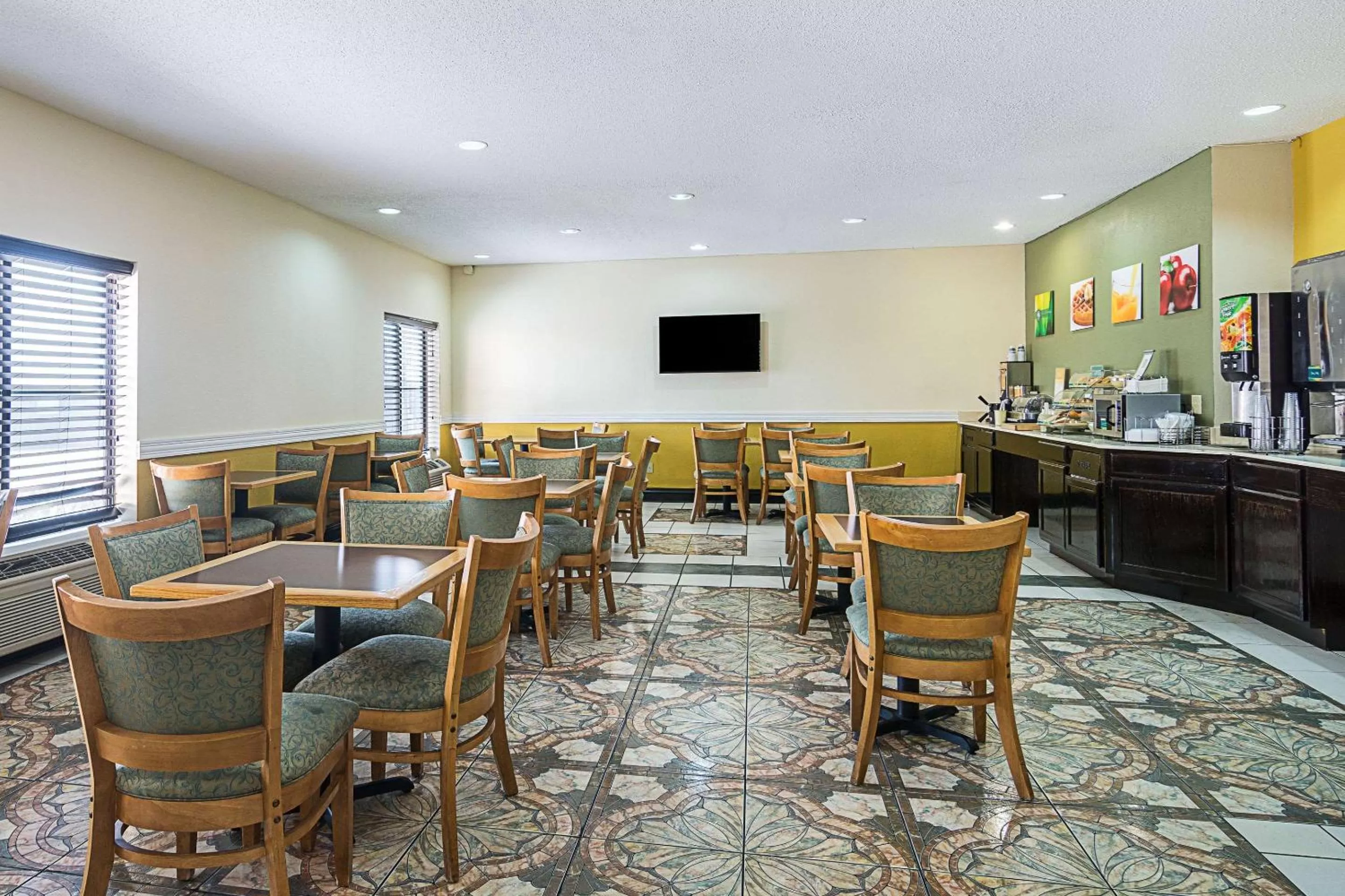 Restaurant/places to eat in Quality Inn & Suites Harvey - Chicago Southland