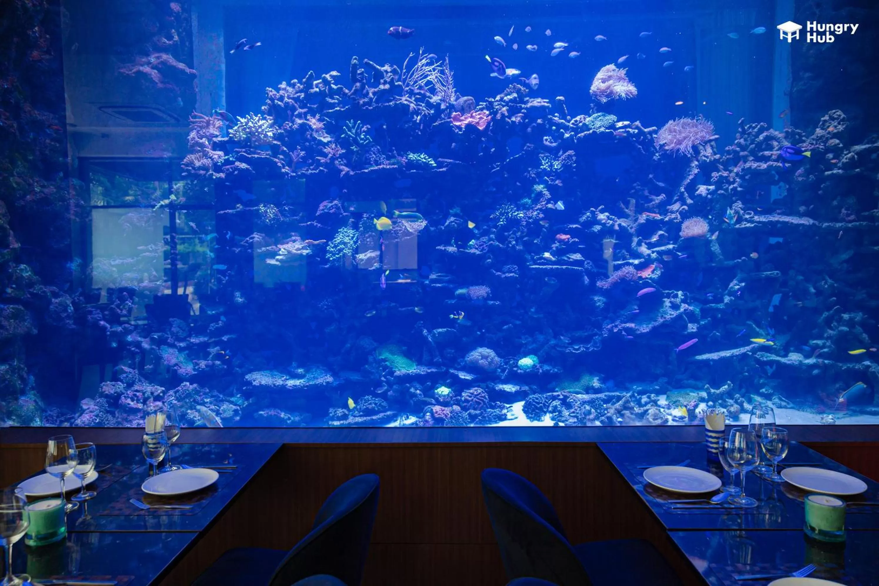 Restaurant/places to eat in V20 Boutique Jacuzzi Hotel